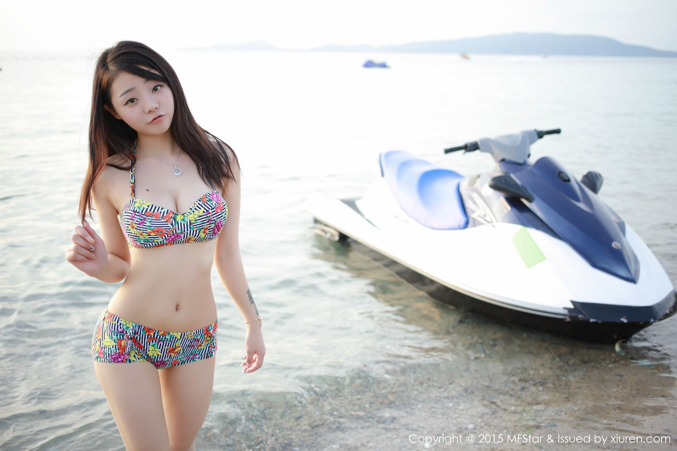 佘贝拉bella《长滩旅拍》2套比基尼系列 [模范学院MFStar] Vol.016