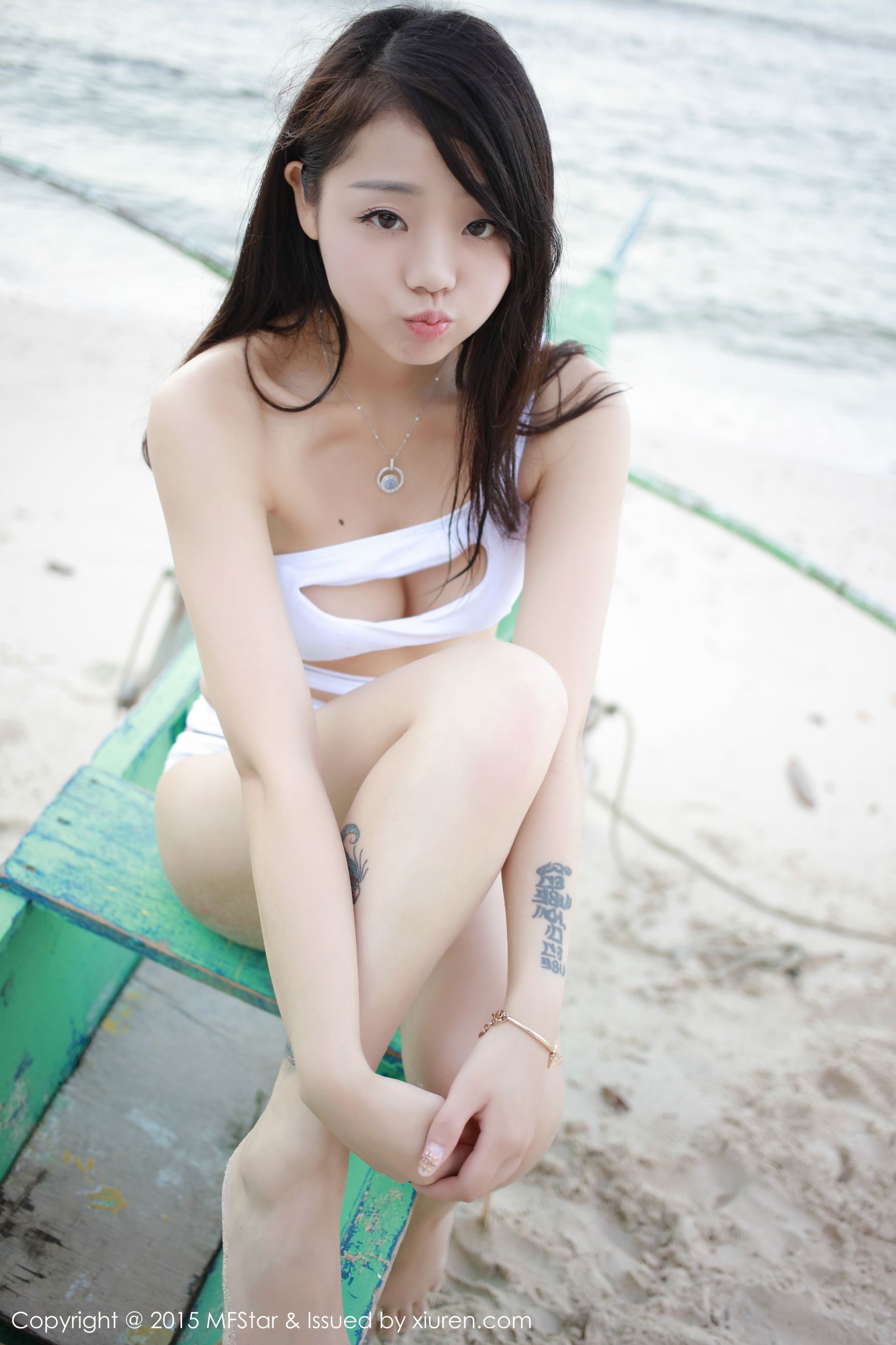 佘贝拉bella《长滩旅拍》2套比基尼系列 [模范学院MFStar] Vol.016