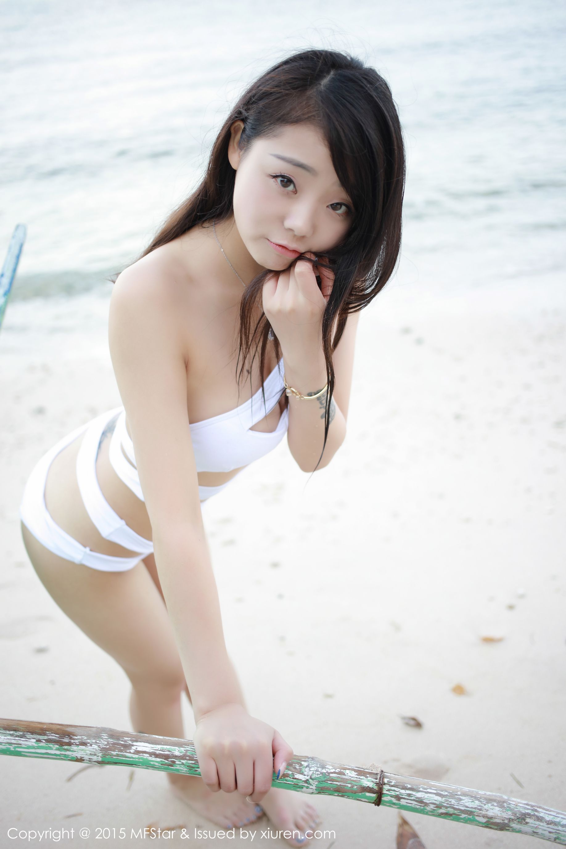 佘贝拉bella《长滩旅拍》2套比基尼系列 [模范学院MFStar] Vol.016