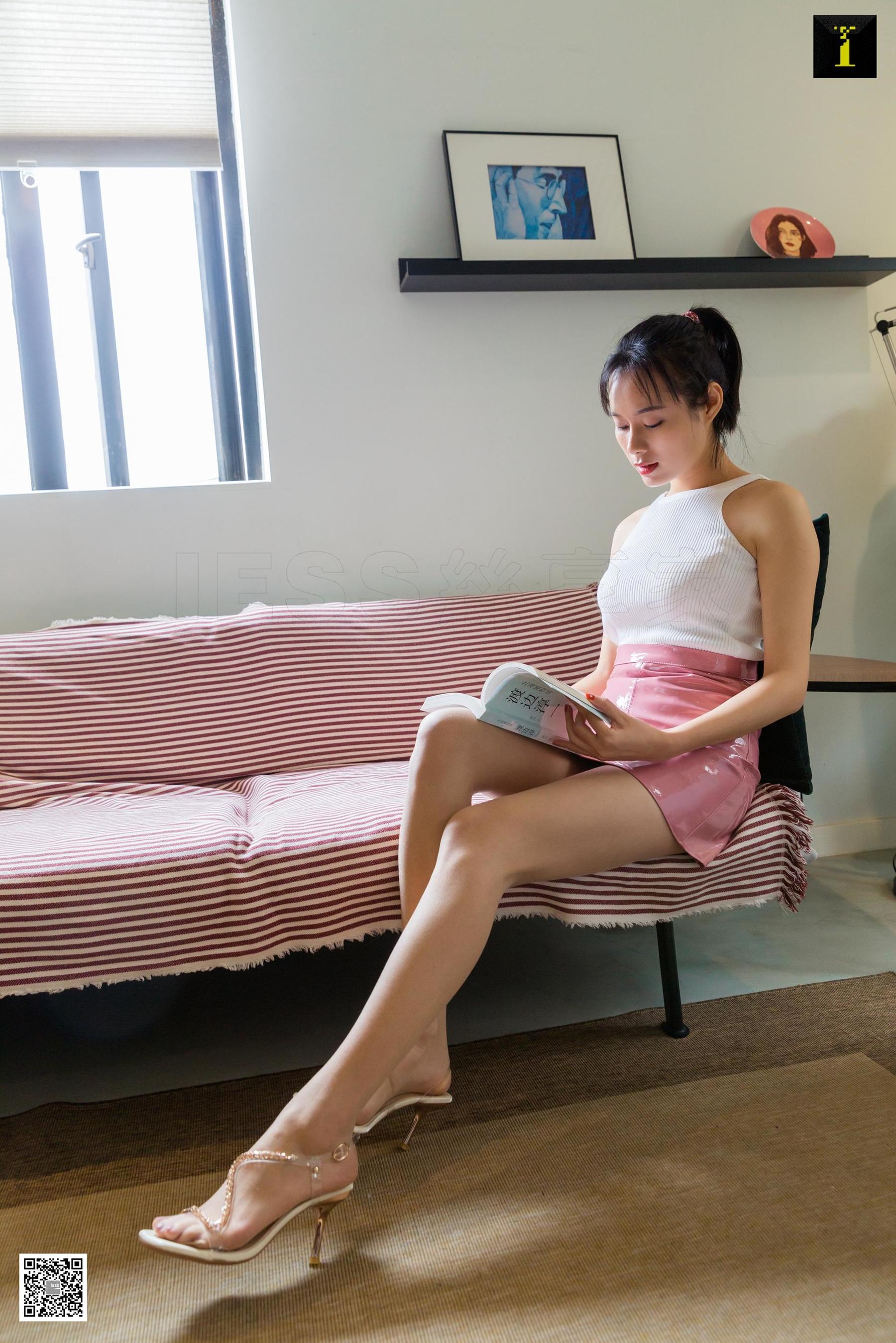 [异思趣向IESS] 小小 《美足与蛇形凉鞋》