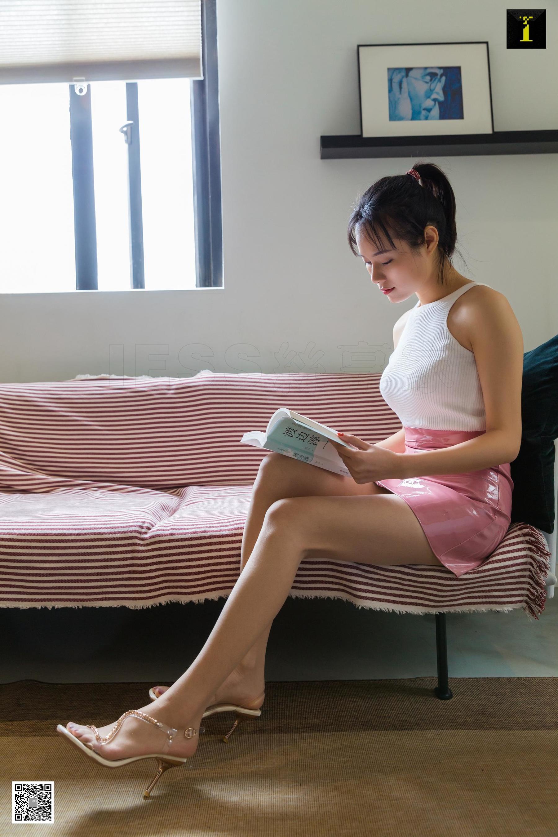 [异思趣向IESS] 小小 《美足与蛇形凉鞋》