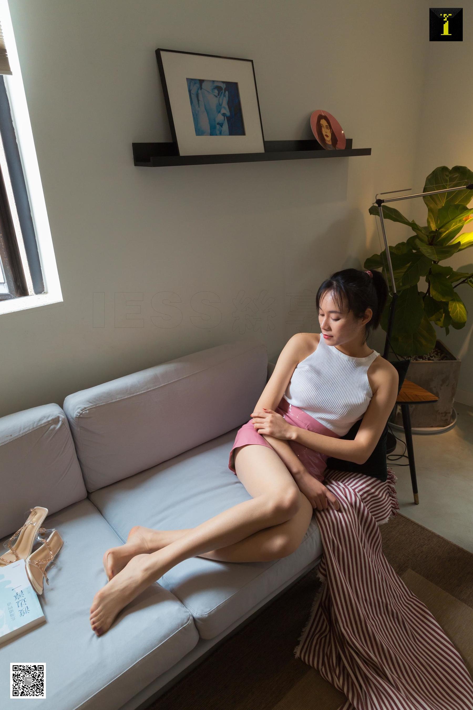 [异思趣向IESS] 小小 《美足与蛇形凉鞋》