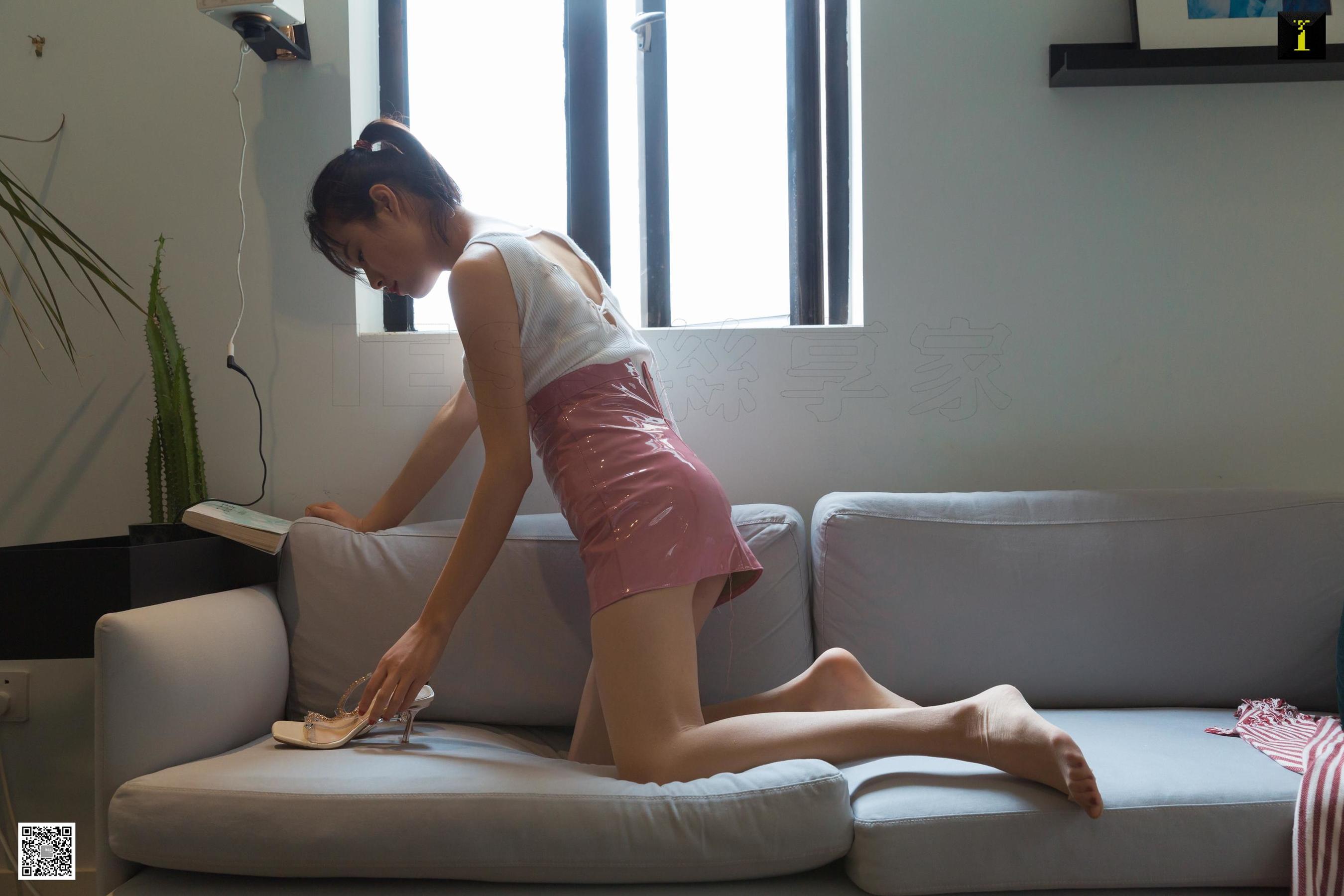 [异思趣向IESS] 小小 《美足与蛇形凉鞋》