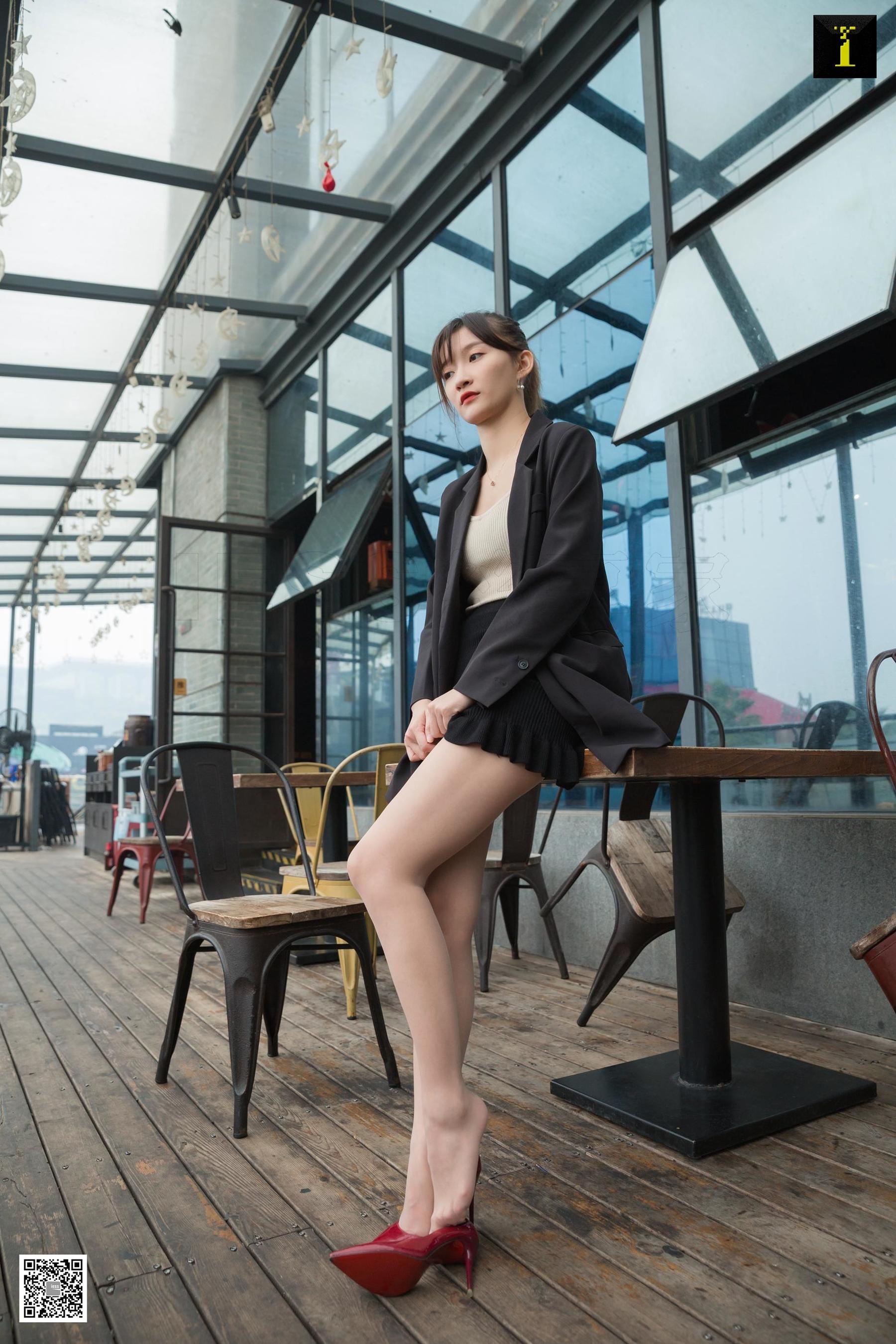 [异思趣向IESS] 秋秋 《秋领班的午休时间》