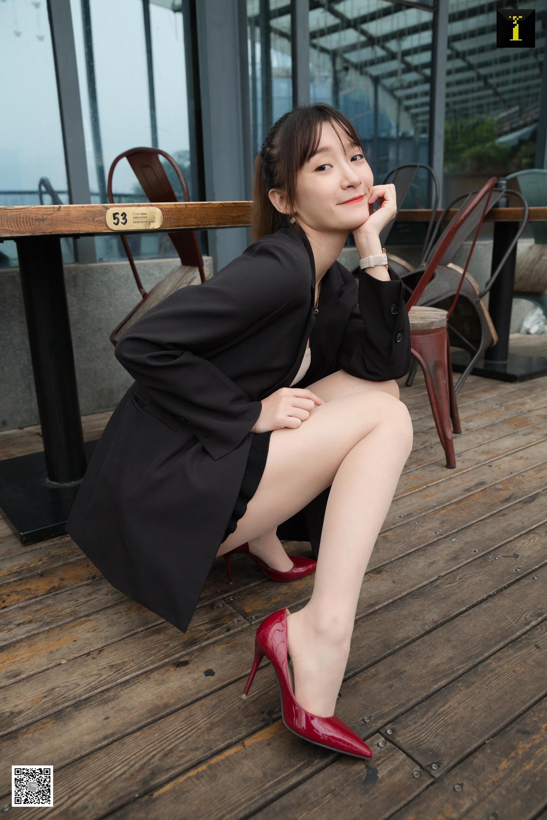 [异思趣向IESS] 秋秋 《秋领班的午休时间》