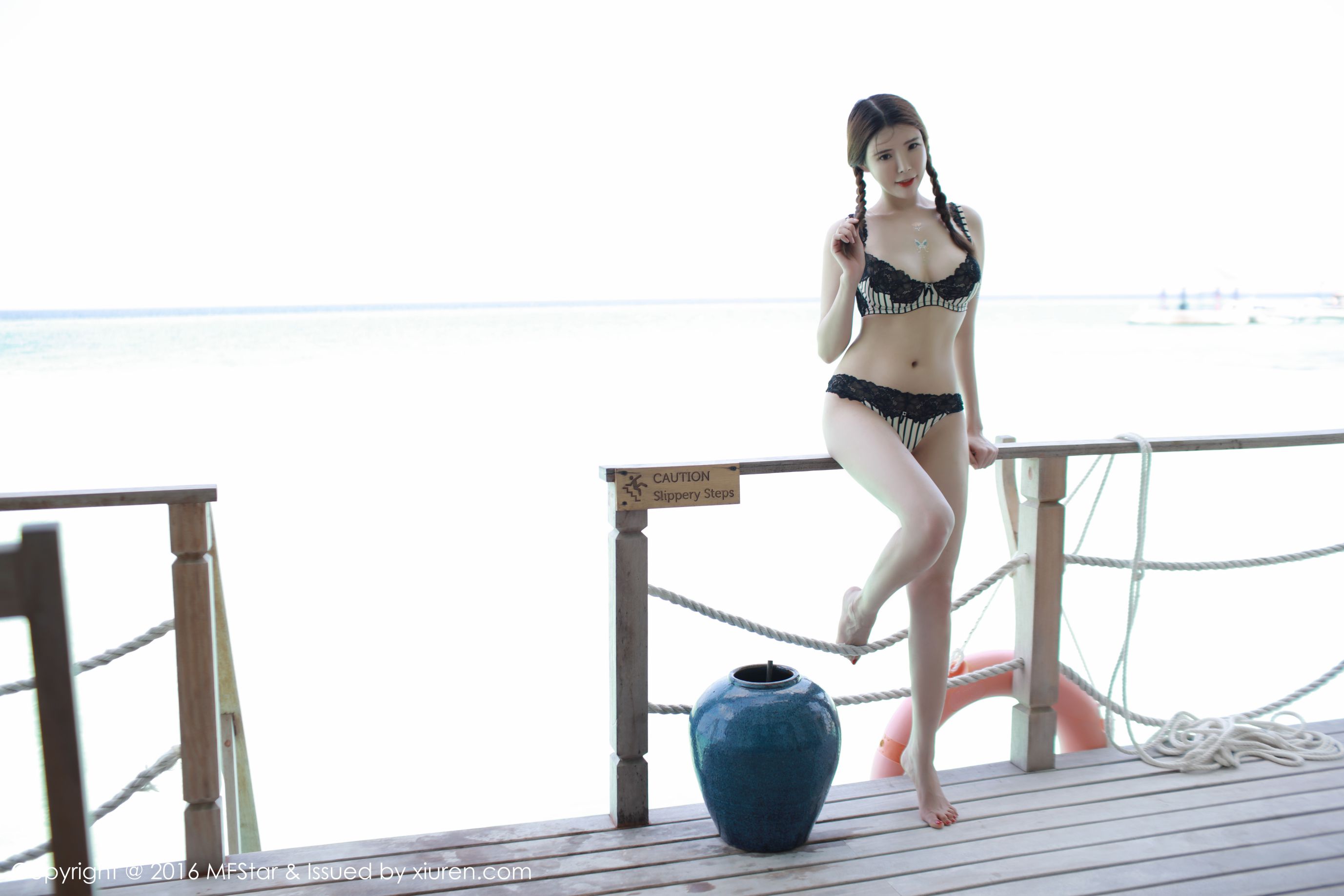 夏小秋秋秋《马尔代夫旅拍》制服+方块比基尼+性感内衣 [模范学院MFStar] Vol.050