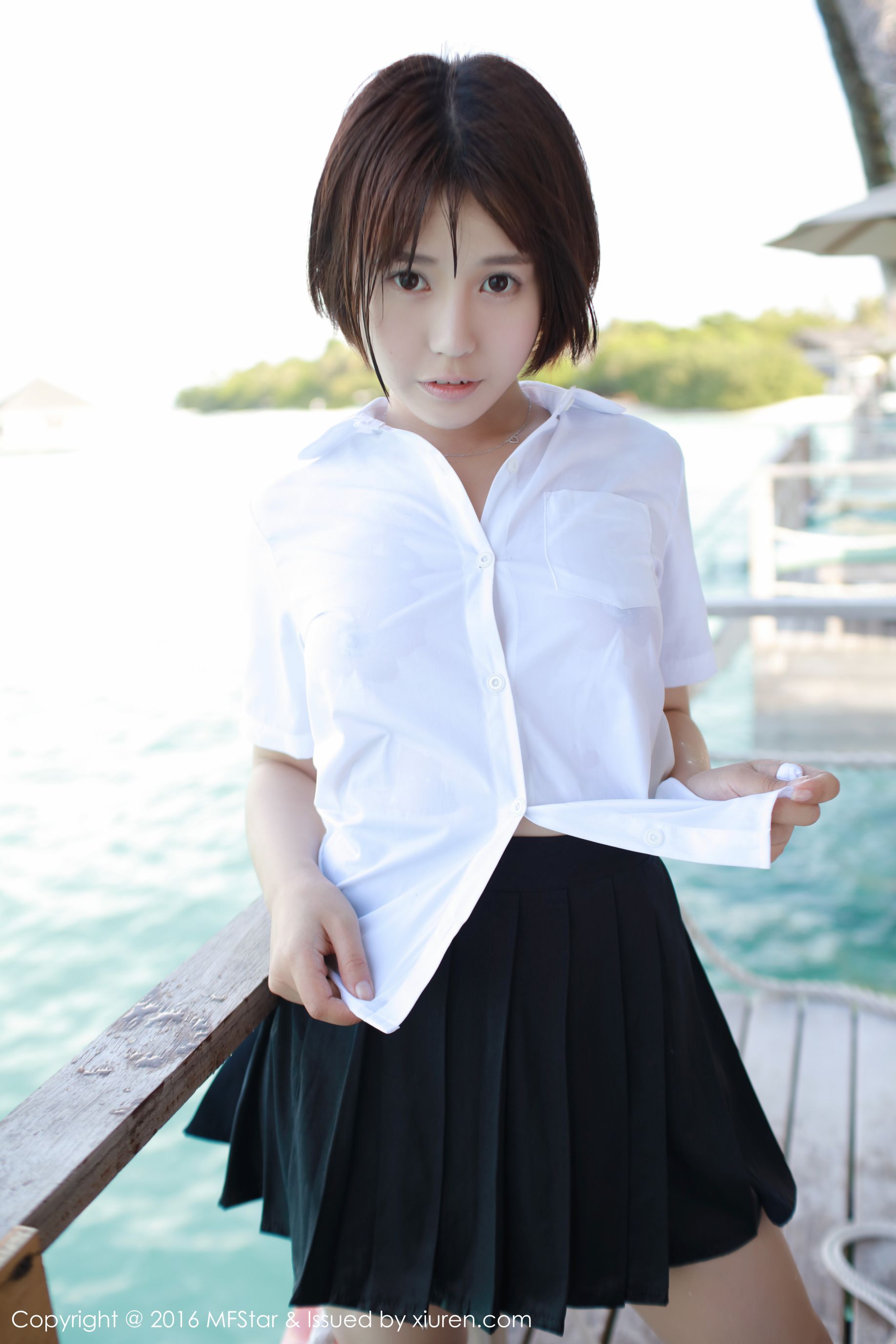 Evelyn艾莉《马尔代夫旅拍》比基尼+透视裙+学生装 [模范学院MFStar] Vol.057