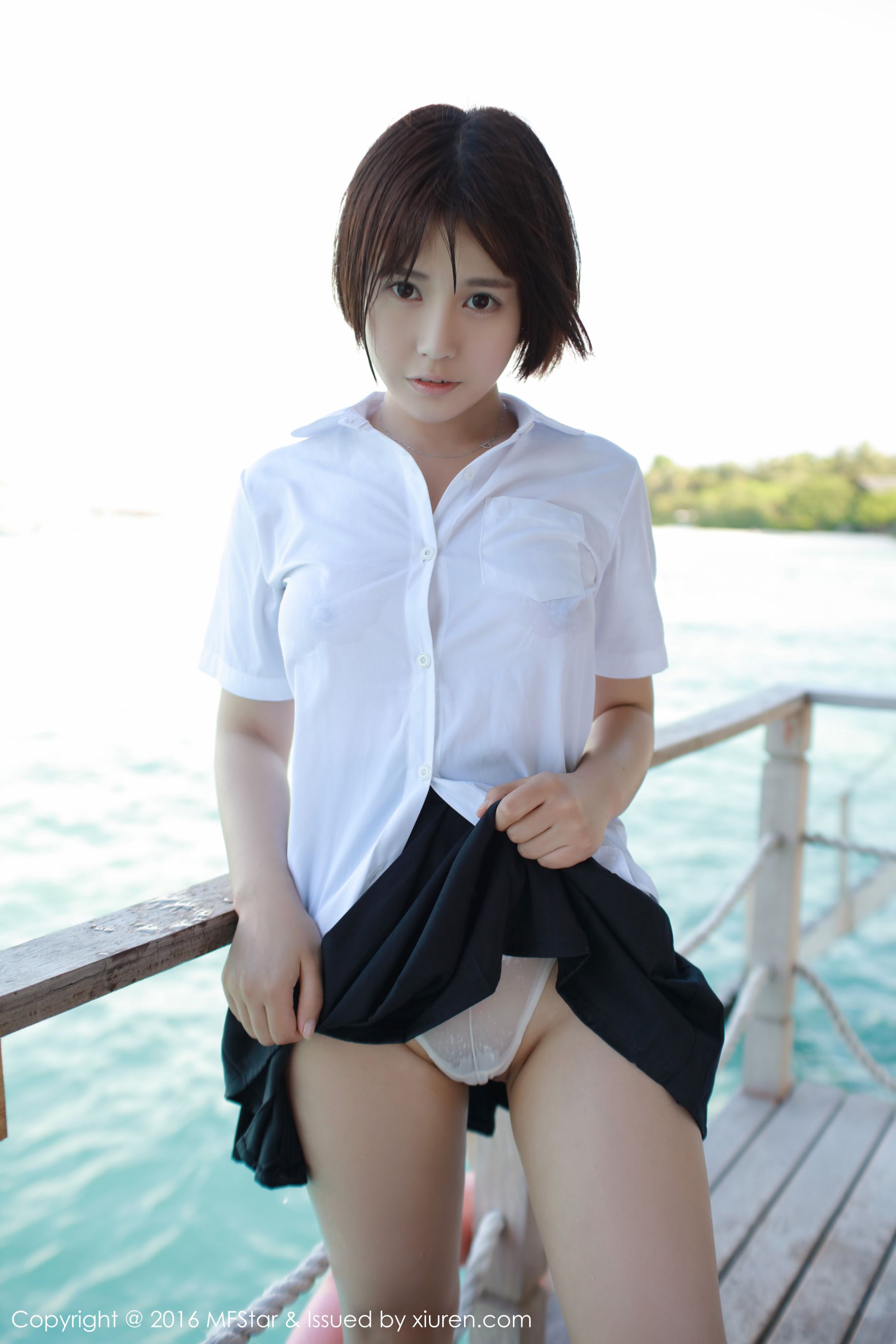Evelyn艾莉《马尔代夫旅拍》比基尼+透视裙+学生装 [模范学院MFStar] Vol.057