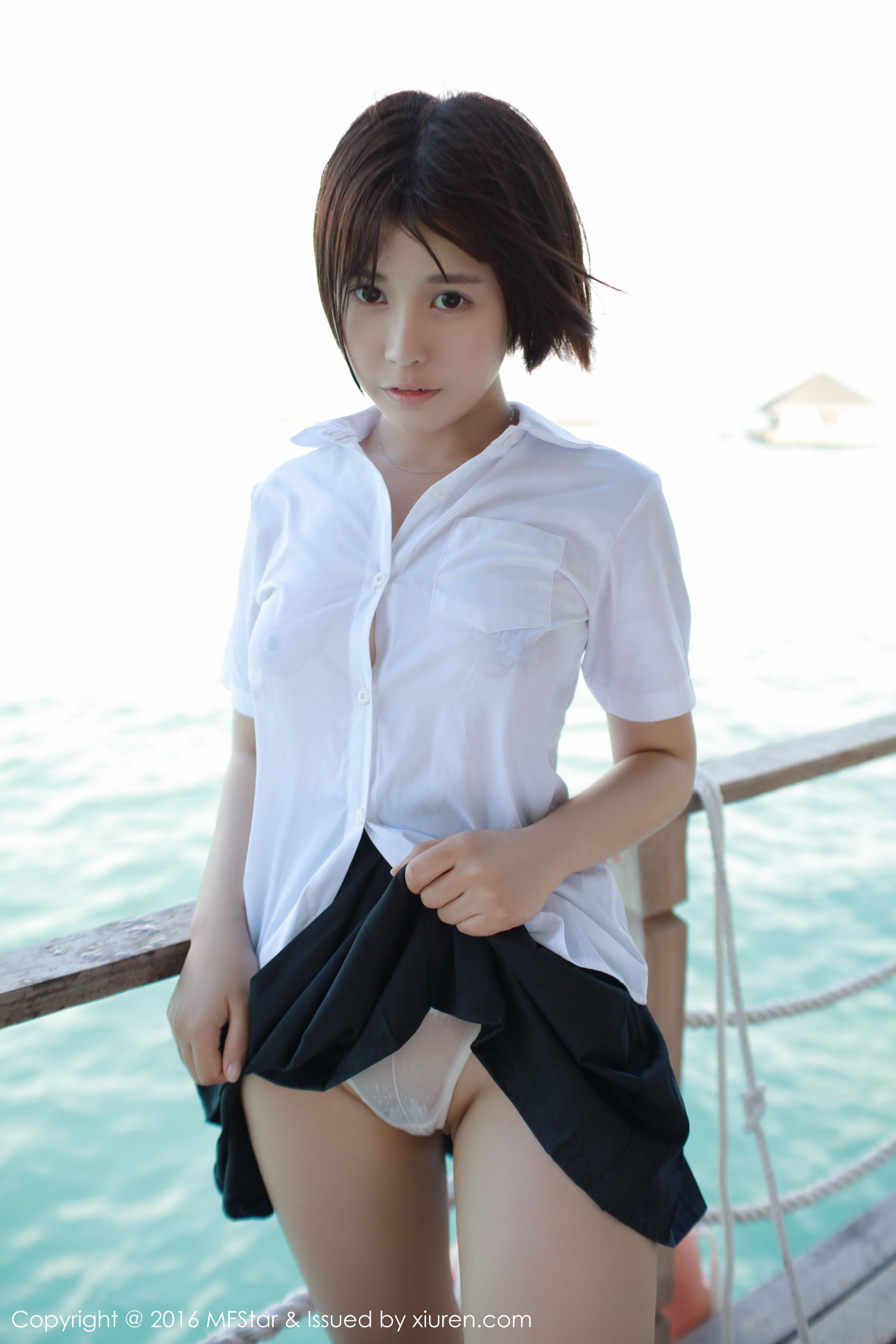Evelyn艾莉《马尔代夫旅拍》比基尼+透视裙+学生装 [模范学院MFStar] Vol.057