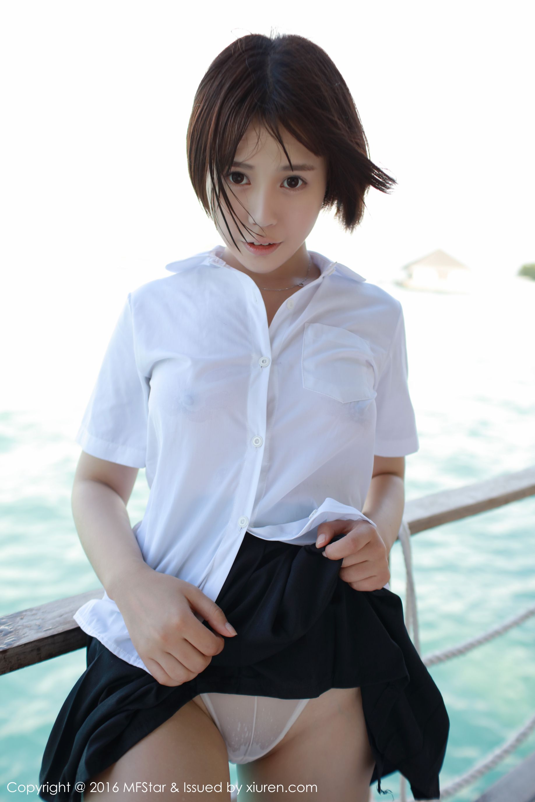 Evelyn艾莉《马尔代夫旅拍》比基尼+透视裙+学生装 [模范学院MFStar] Vol.057