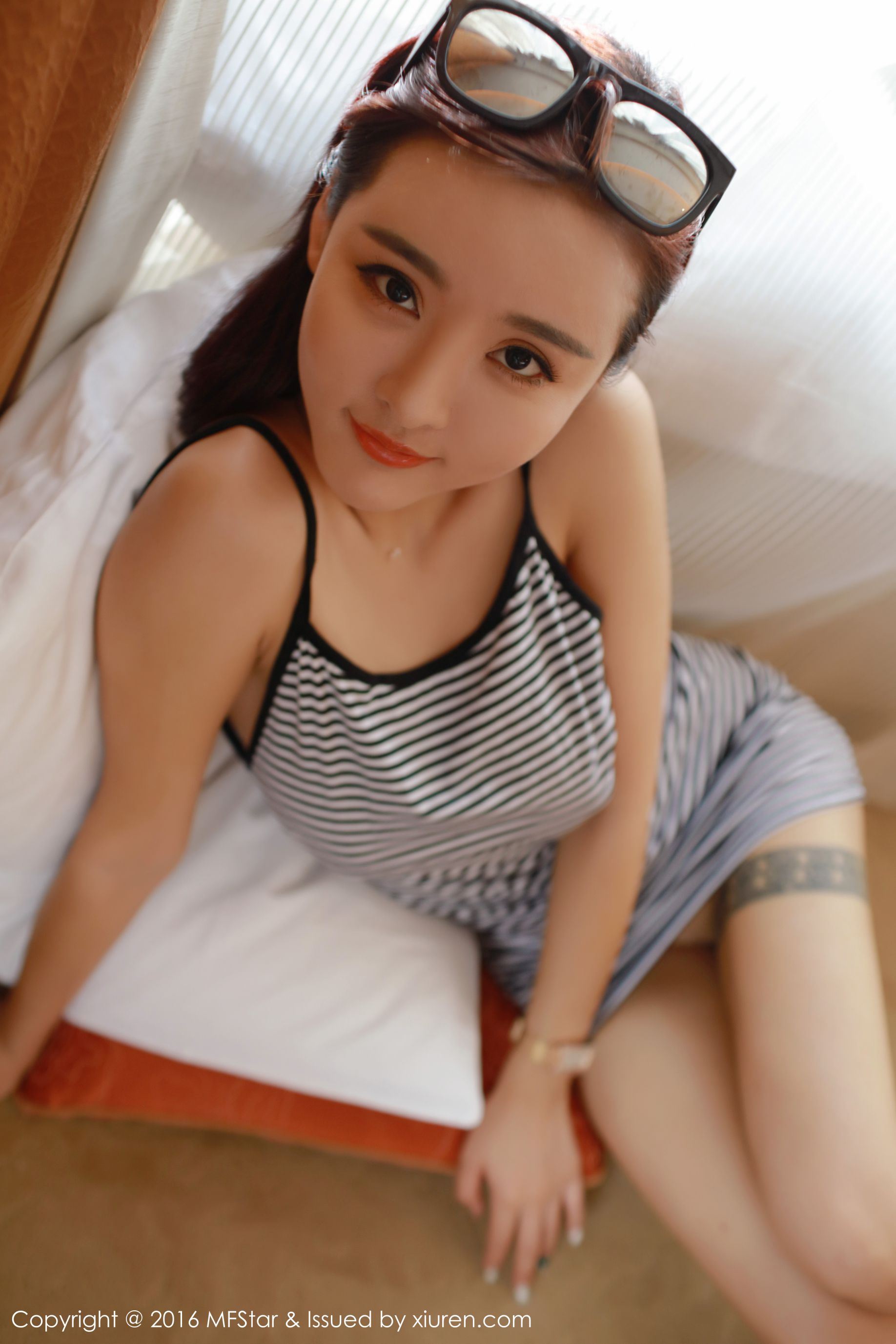 佳佳JiaJia - 五官精致、颜值靓丽且拥有傲人巨乳的美女模特 [模范学院MFStar] Vol.060