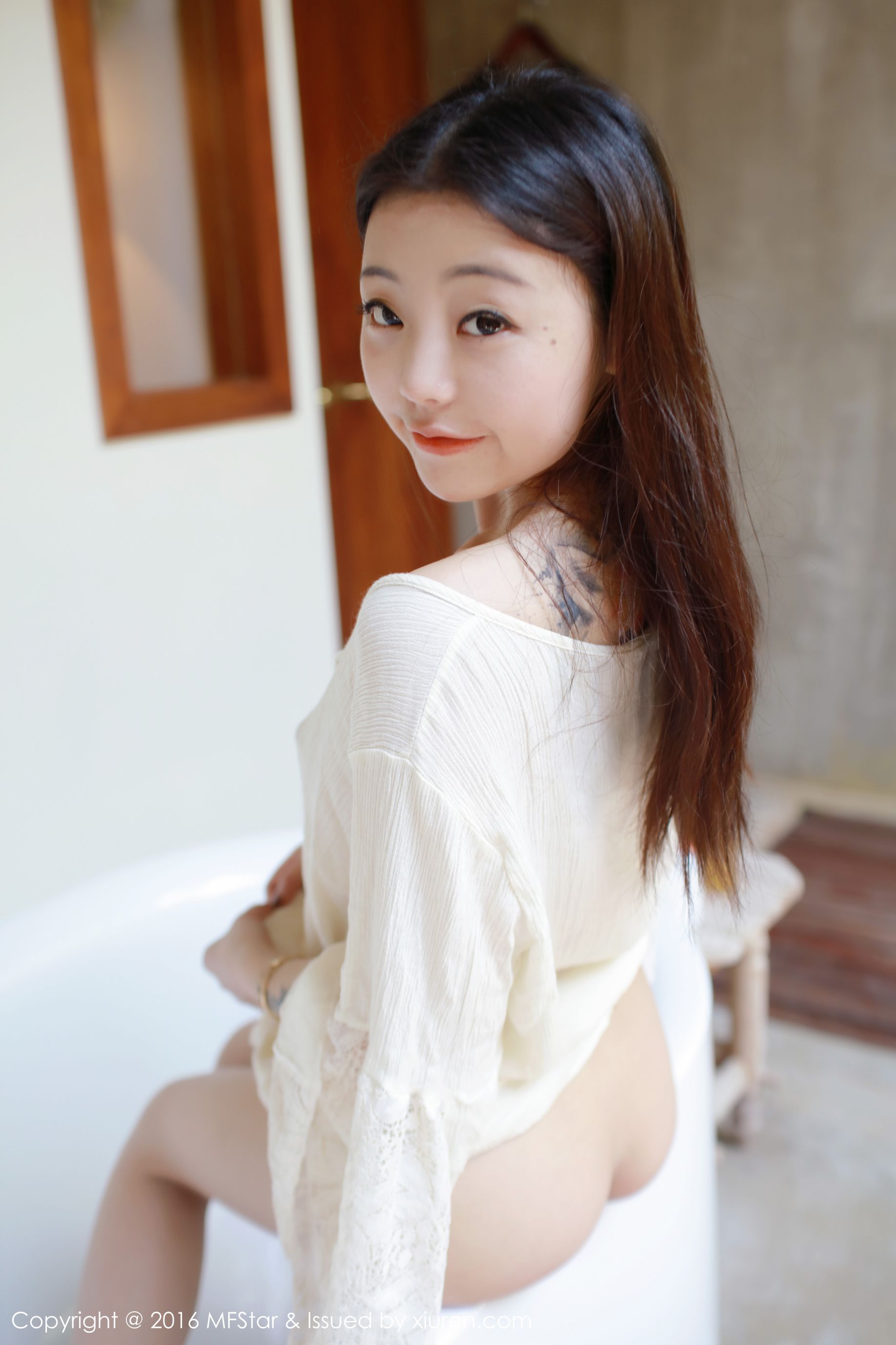 佘贝拉bella《湿身诱惑与激凸福利》 [模范学院MFStar] Vol.072