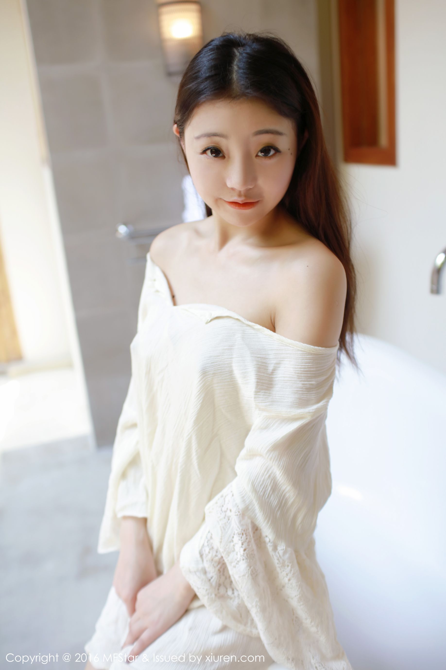 佘贝拉bella《湿身诱惑与激凸福利》 [模范学院MFStar] Vol.072