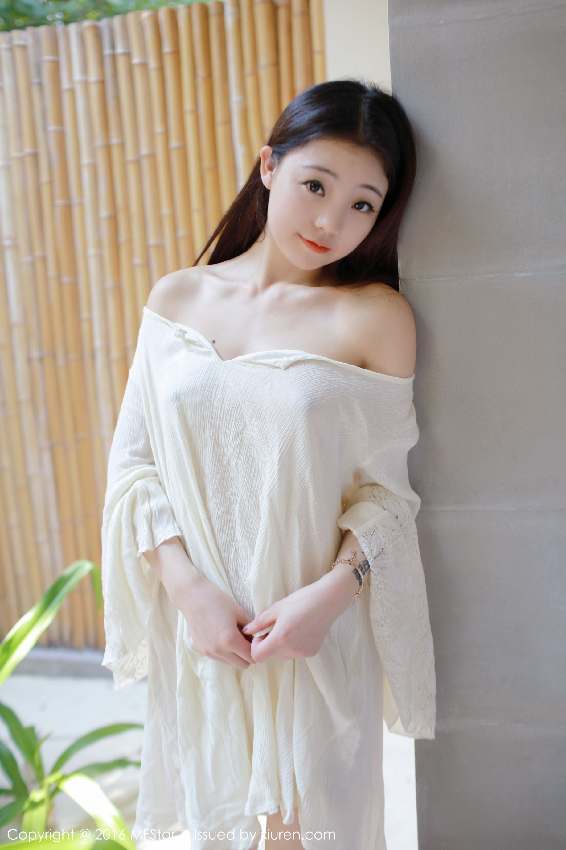 佘贝拉bella《湿身诱惑与激凸福利》 [模范学院MFStar] Vol.072