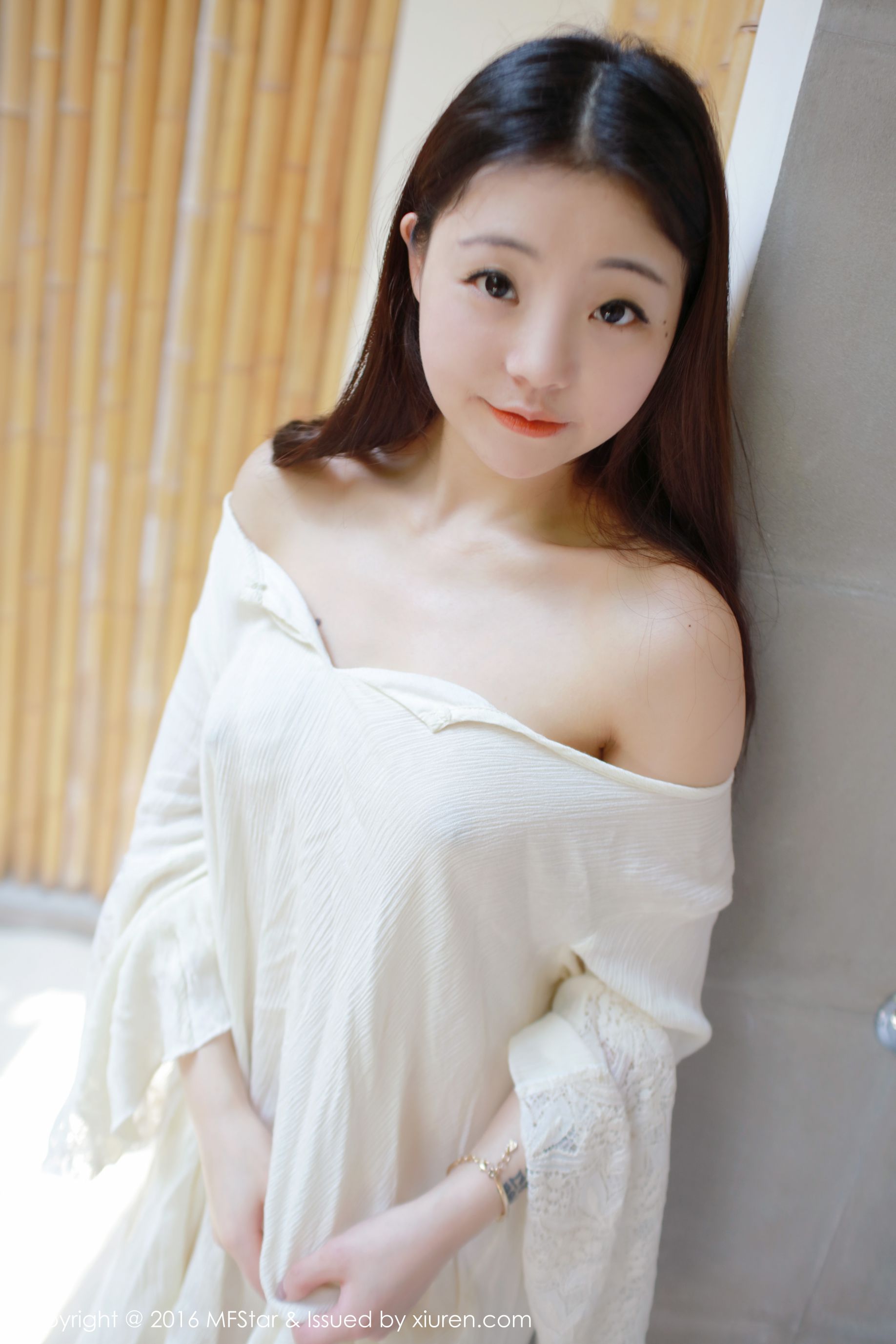 佘贝拉bella《湿身诱惑与激凸福利》 [模范学院MFStar] Vol.072