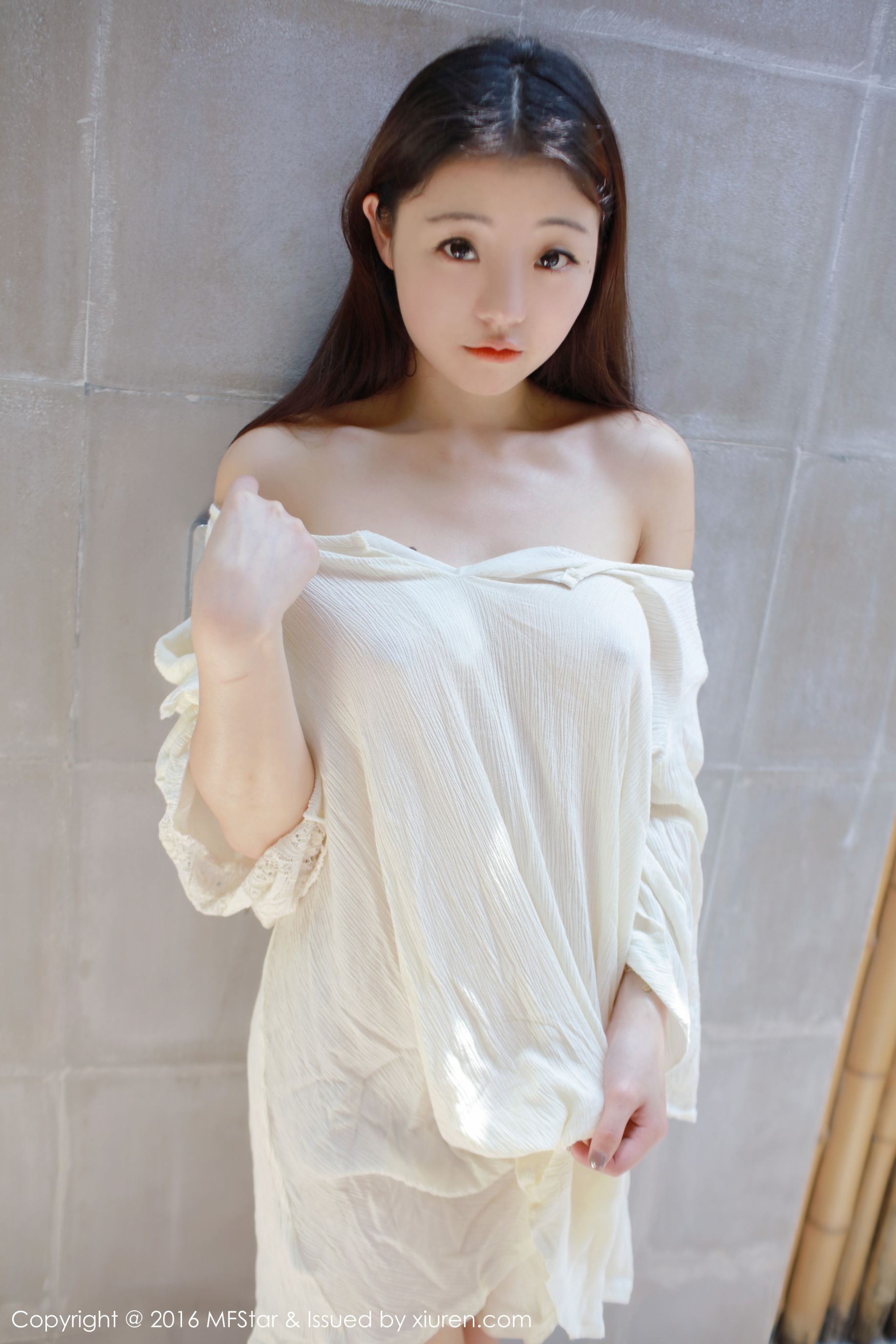 佘贝拉bella《湿身诱惑与激凸福利》 [模范学院MFStar] Vol.072