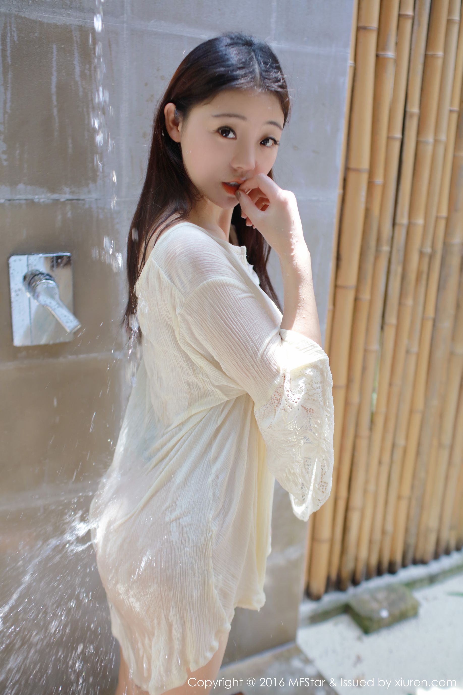 佘贝拉bella《湿身诱惑与激凸福利》 [模范学院MFStar] Vol.072