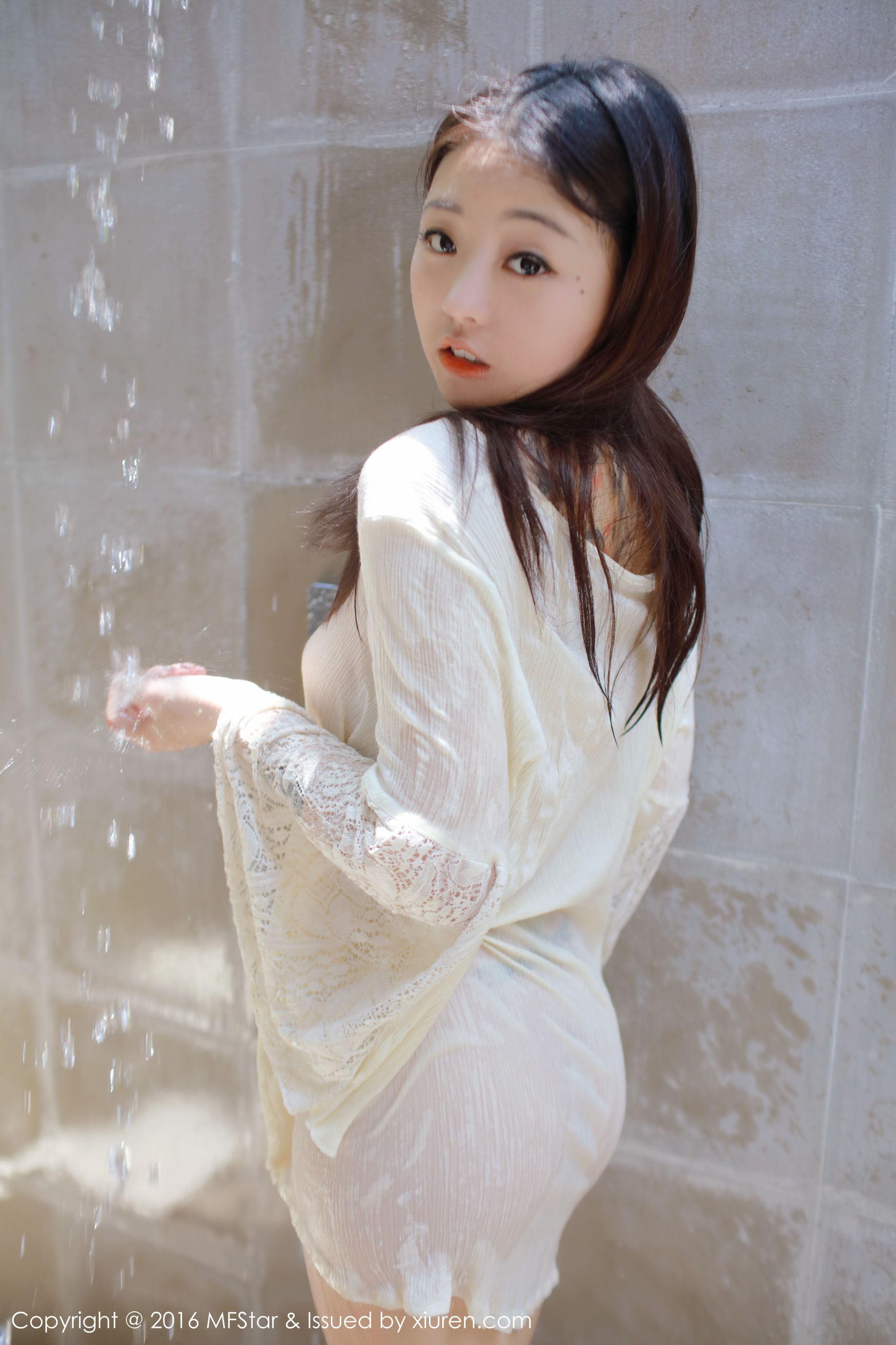 佘贝拉bella《湿身诱惑与激凸福利》 [模范学院MFStar] Vol.072
