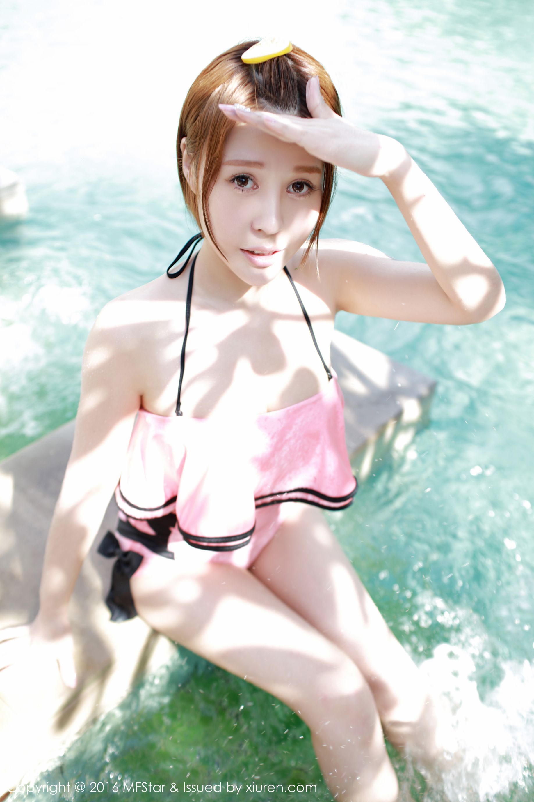 Evelyn艾莉《诱人激凸与浴室湿身美臀》 [模范学院MFStar] Vol.073