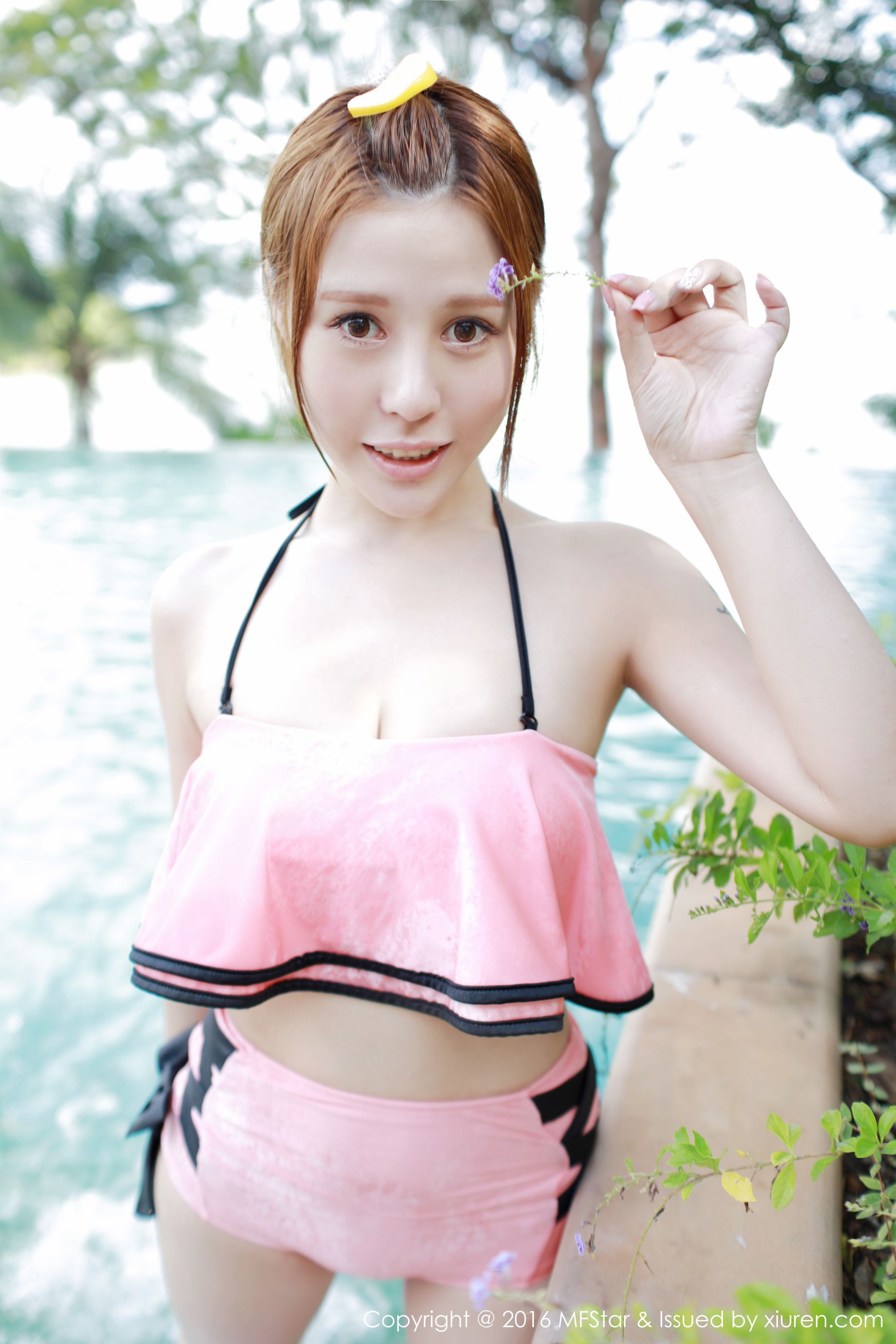 Evelyn艾莉《诱人激凸与浴室湿身美臀》 [模范学院MFStar] Vol.073