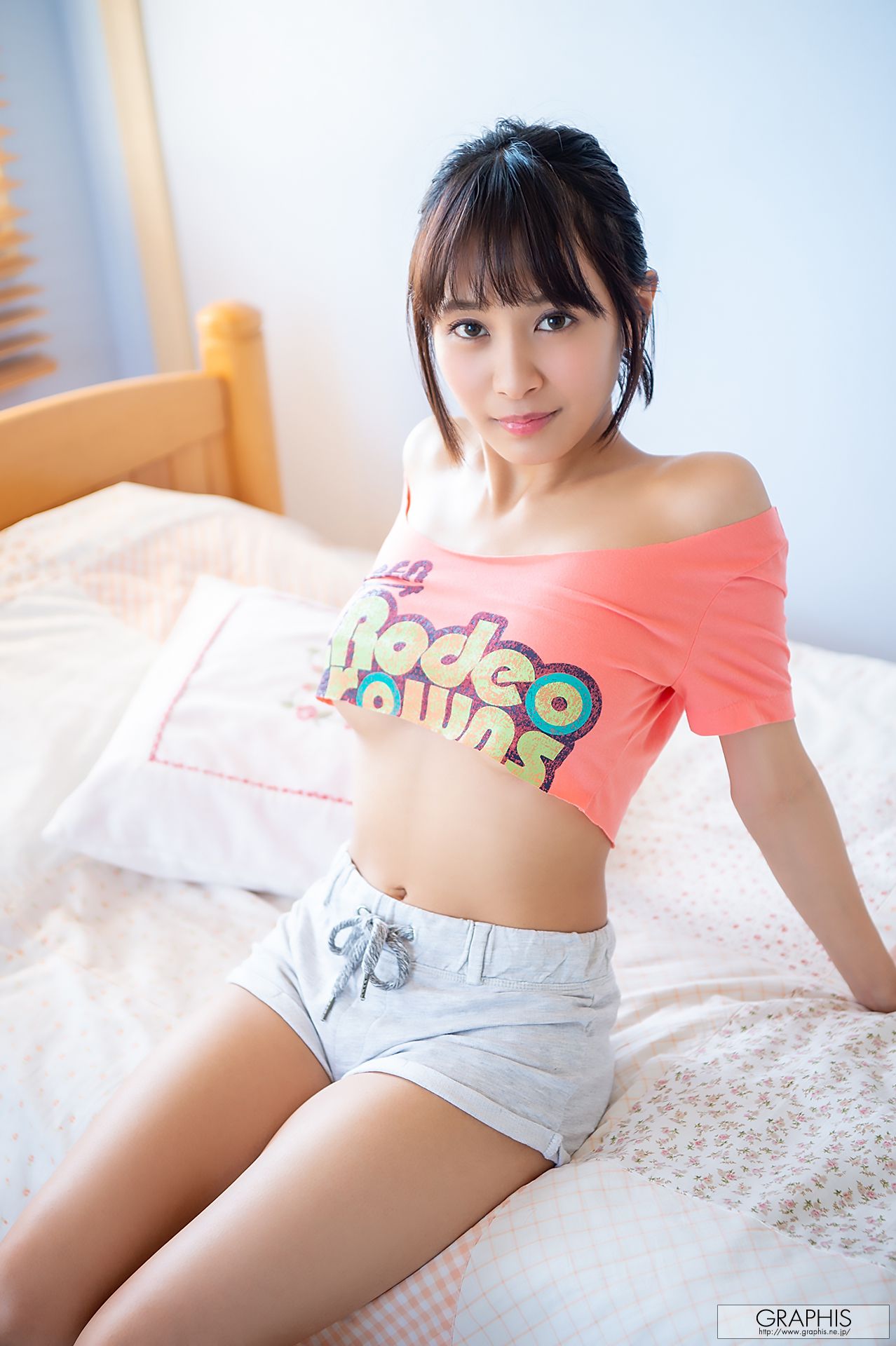 [Graphis] First Gravure 初脱ぎ娘 No.164 Rika Aimi 逢見リカ