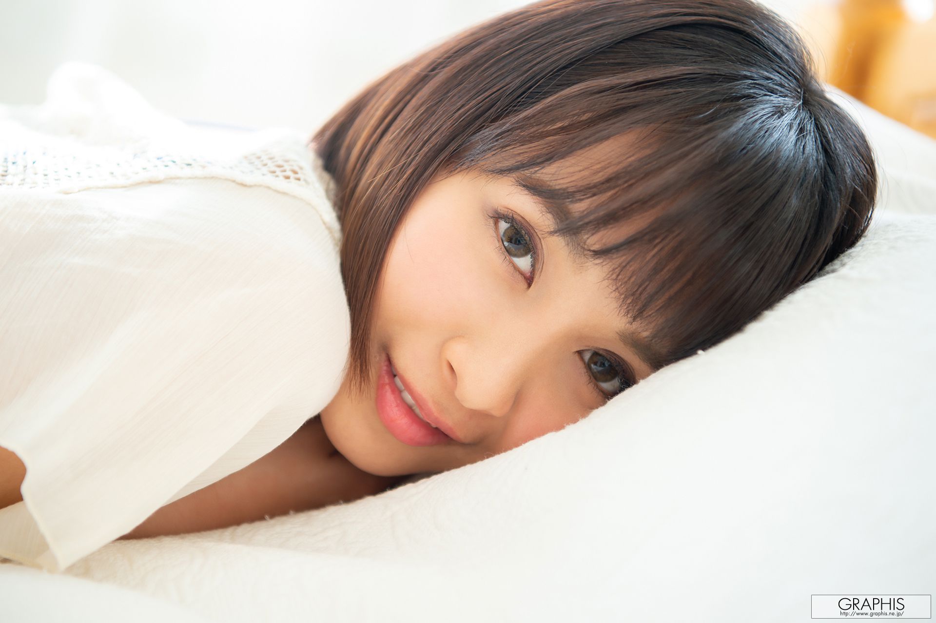 [Graphis] First Gravure 初脱ぎ娘 No.164 Rika Aimi 逢見リカ