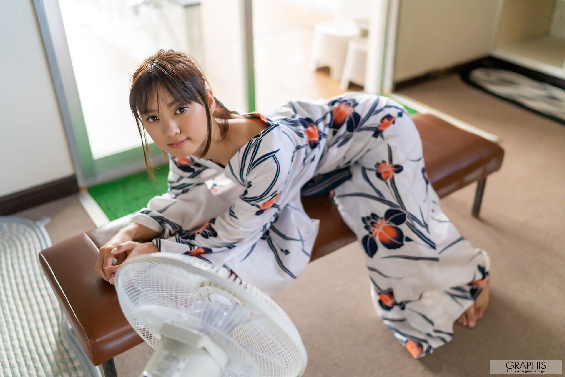 [Graphis] First Gravure 初脱ぎ娘 No.167 Suzu Monami もなみ鈴
