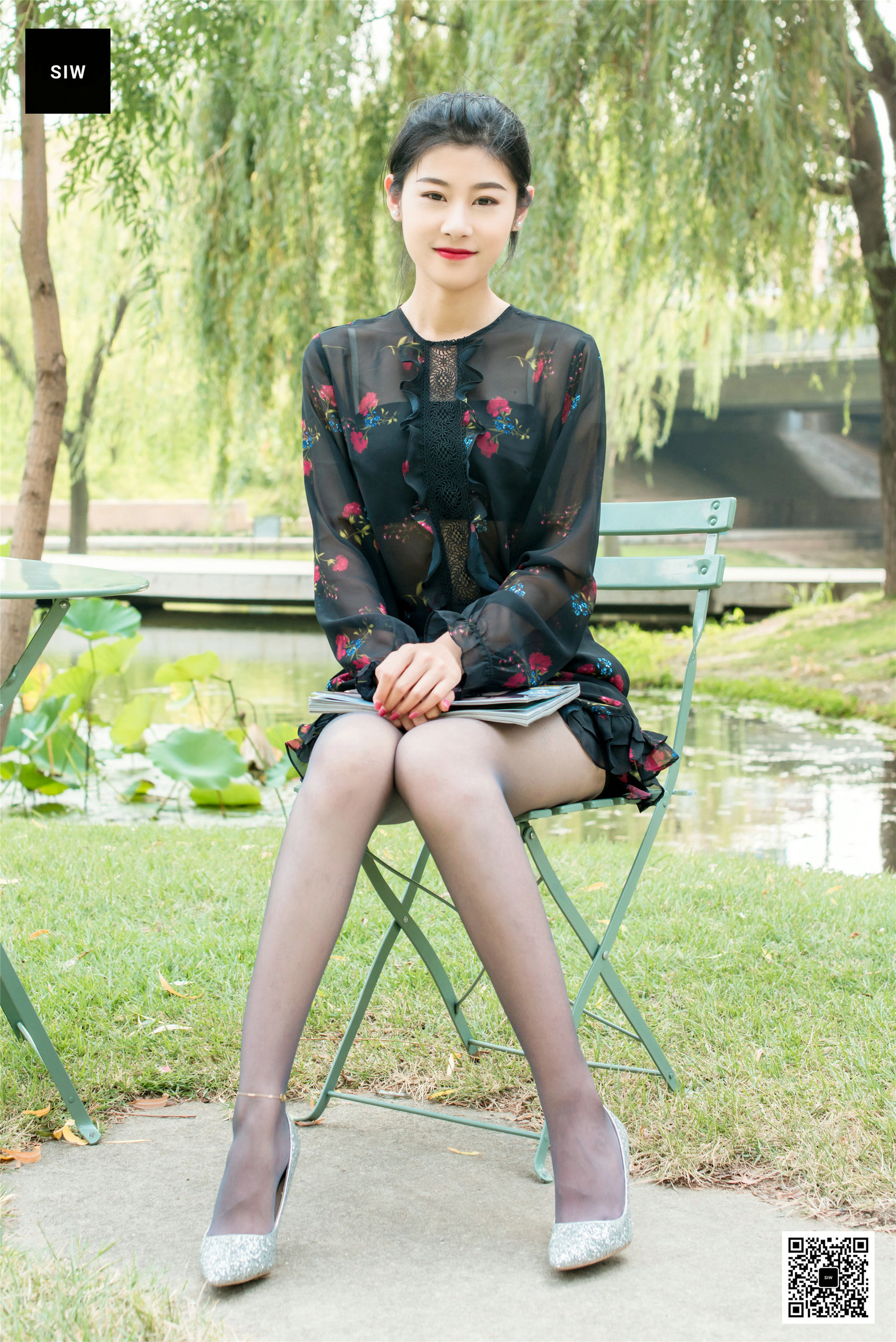 [SIW斯文传媒] 龙哥 黑色网纱碎花长袖连衣裙