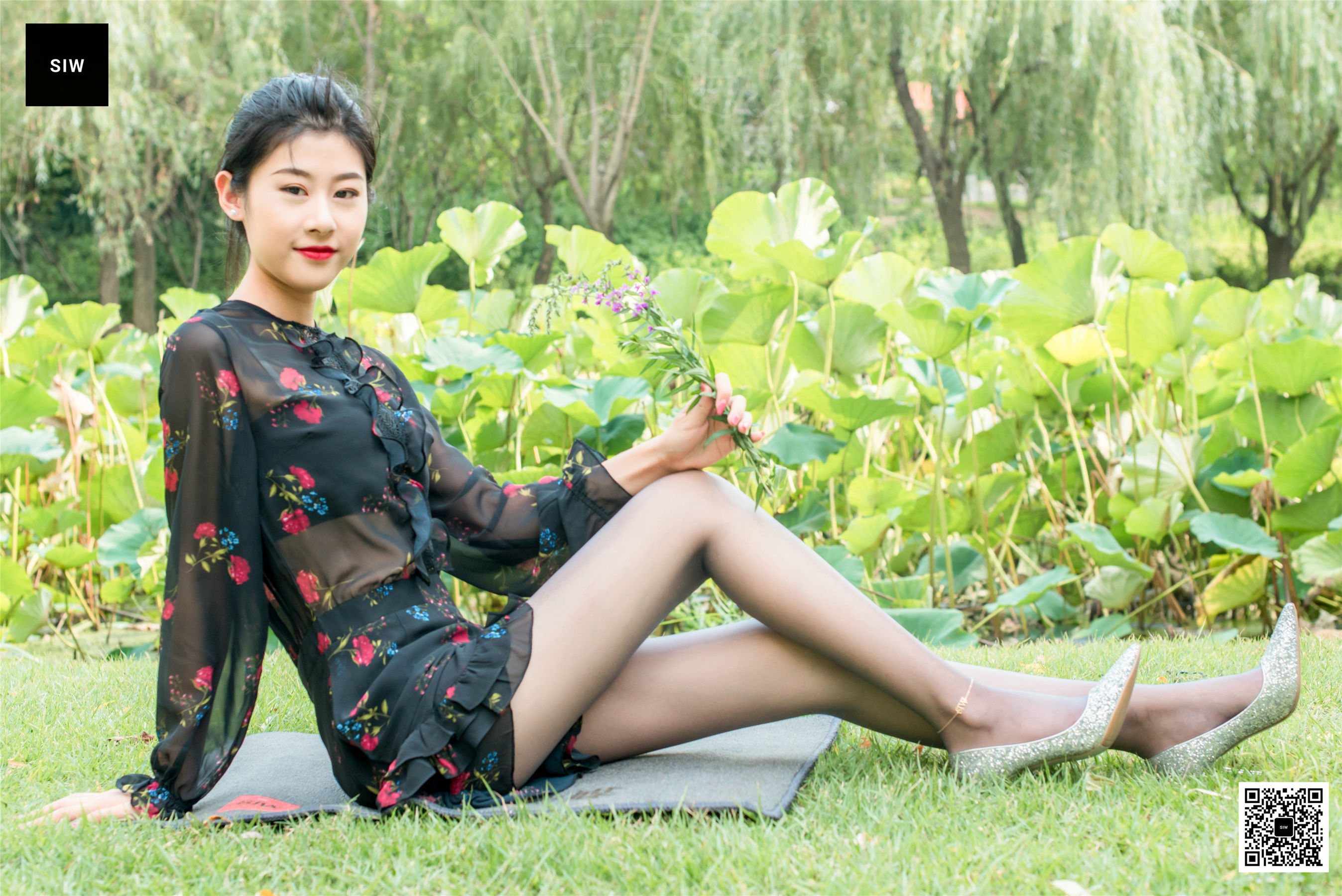 [SIW斯文传媒] 龙哥 黑色网纱碎花长袖连衣裙