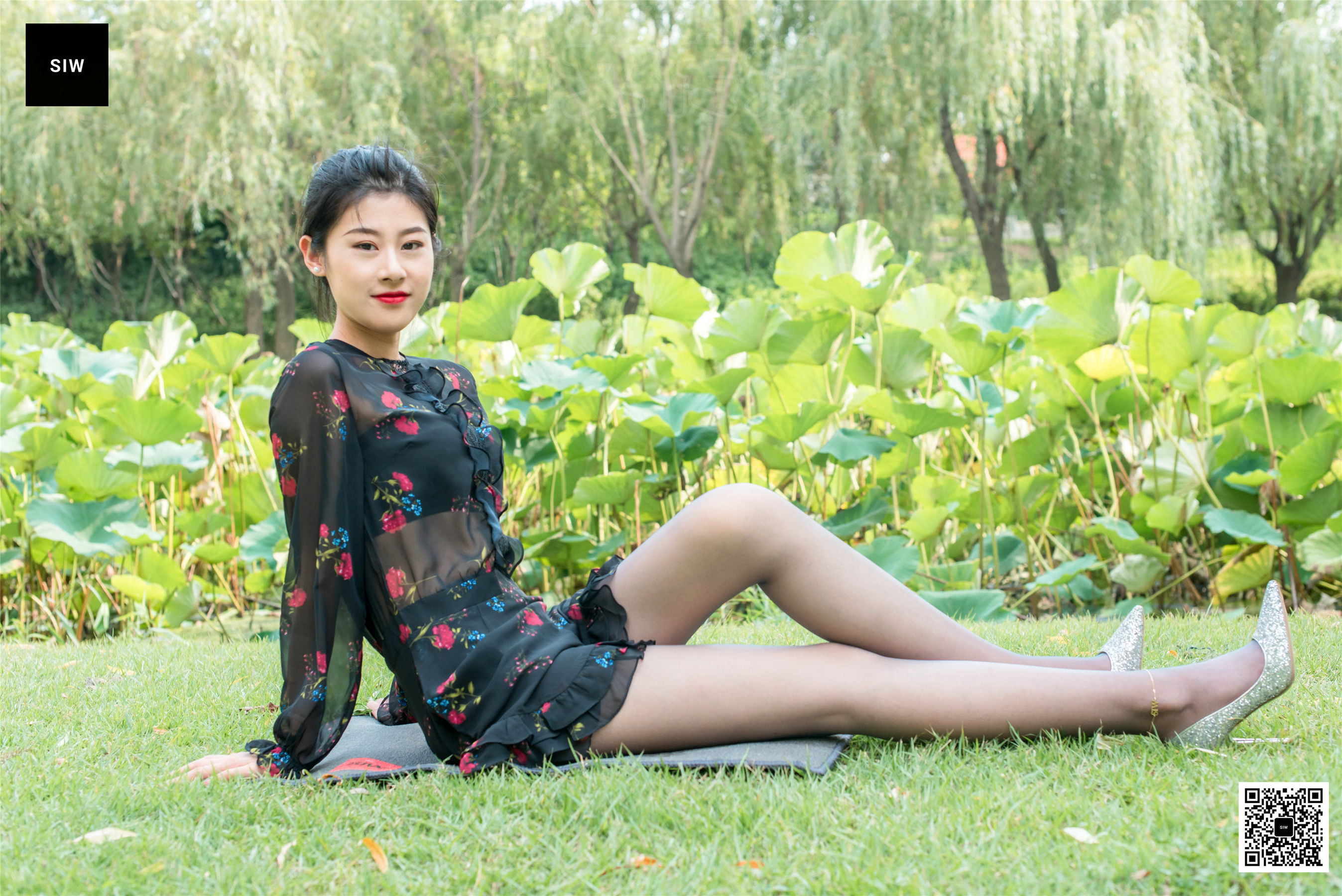 [SIW斯文传媒] 龙哥 黑色网纱碎花长袖连衣裙