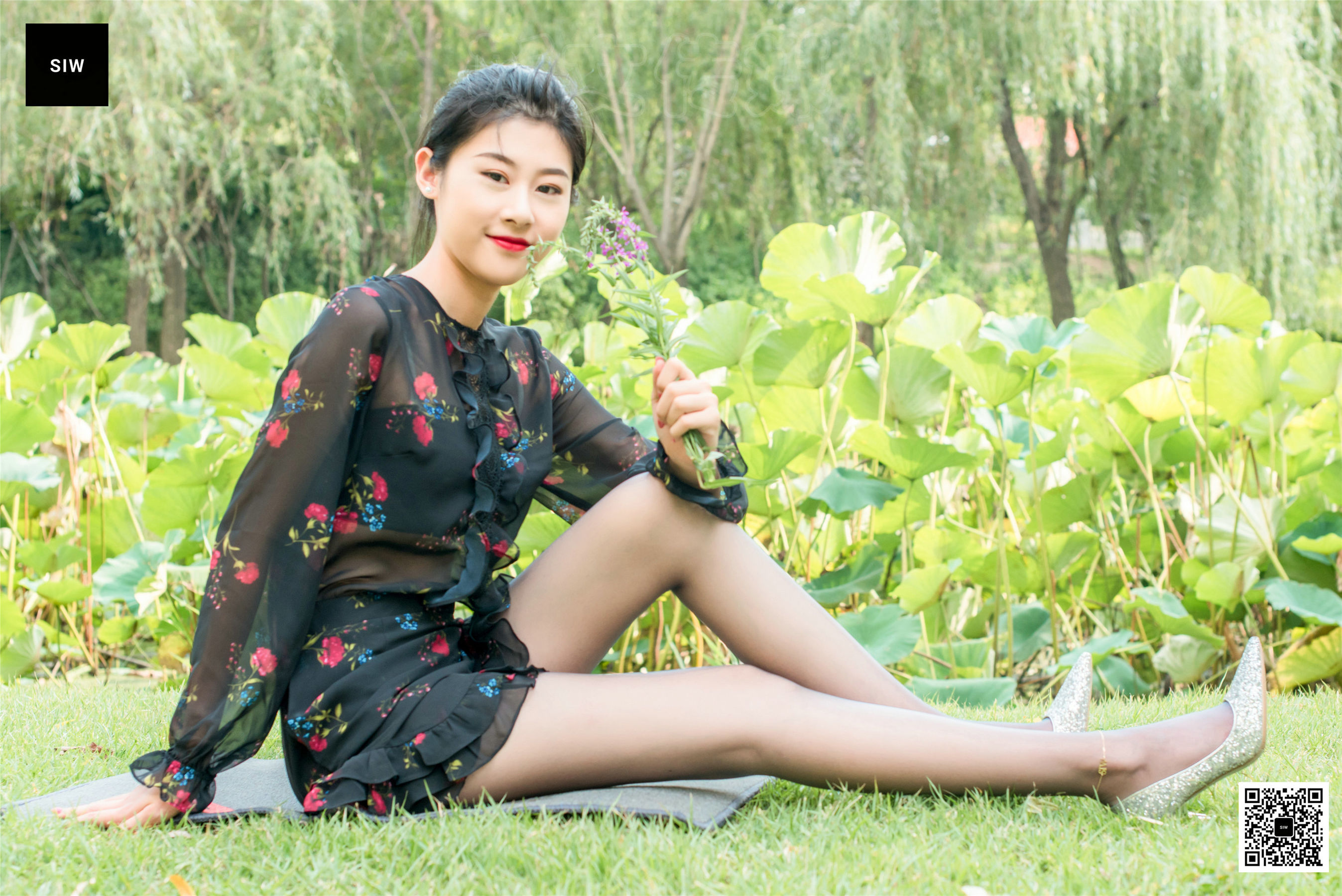 [SIW斯文传媒] 龙哥 黑色网纱碎花长袖连衣裙
