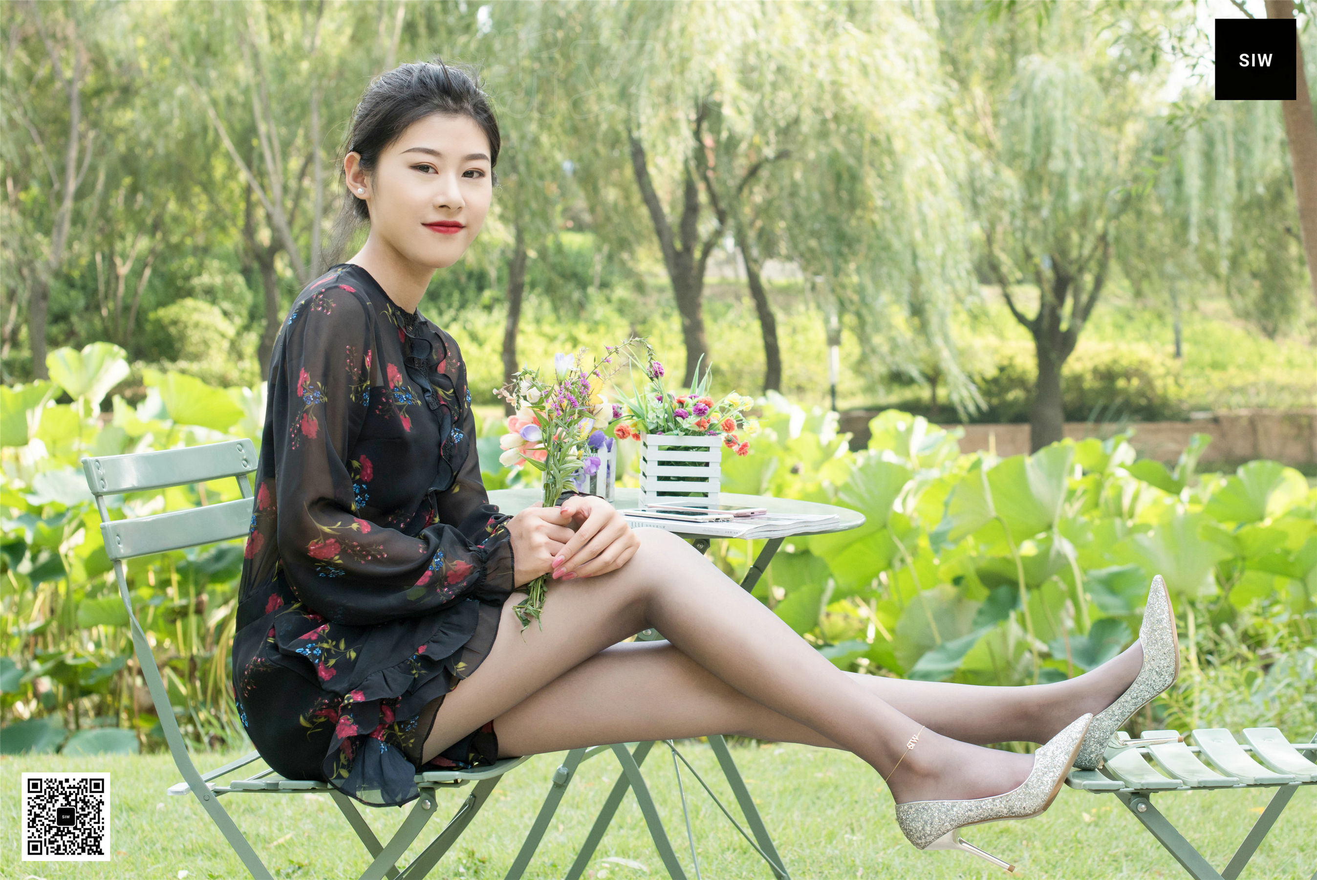 [SIW斯文传媒] 龙哥 黑色网纱碎花长袖连衣裙