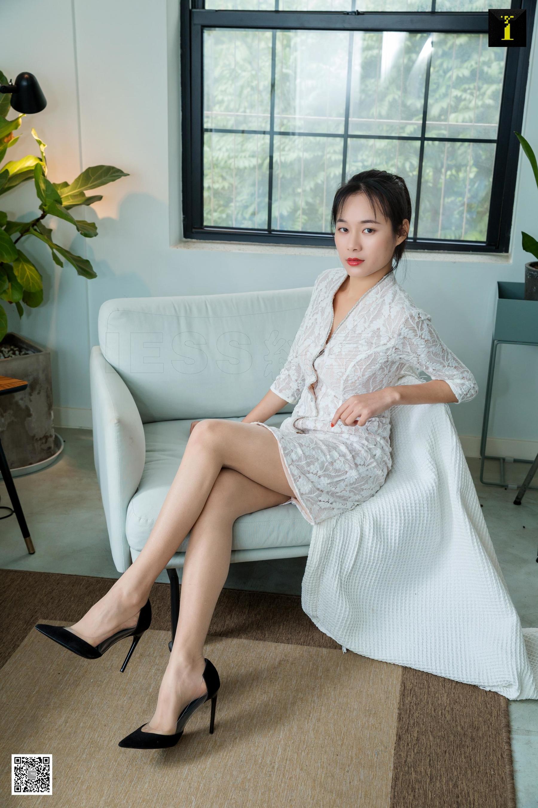 [异思趣向IESS] 模特 小小 《你选高跟还是平底》