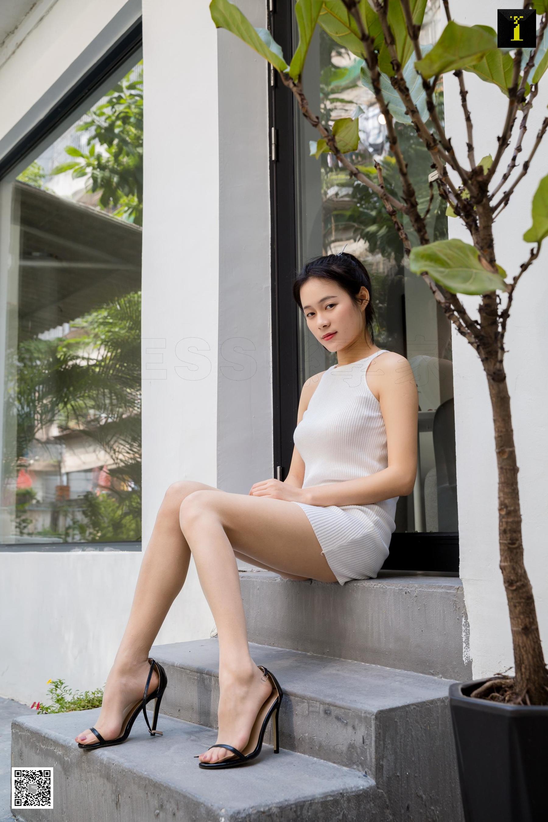 [异思趣向IESS] 模特 小小 《小小的下班生活》