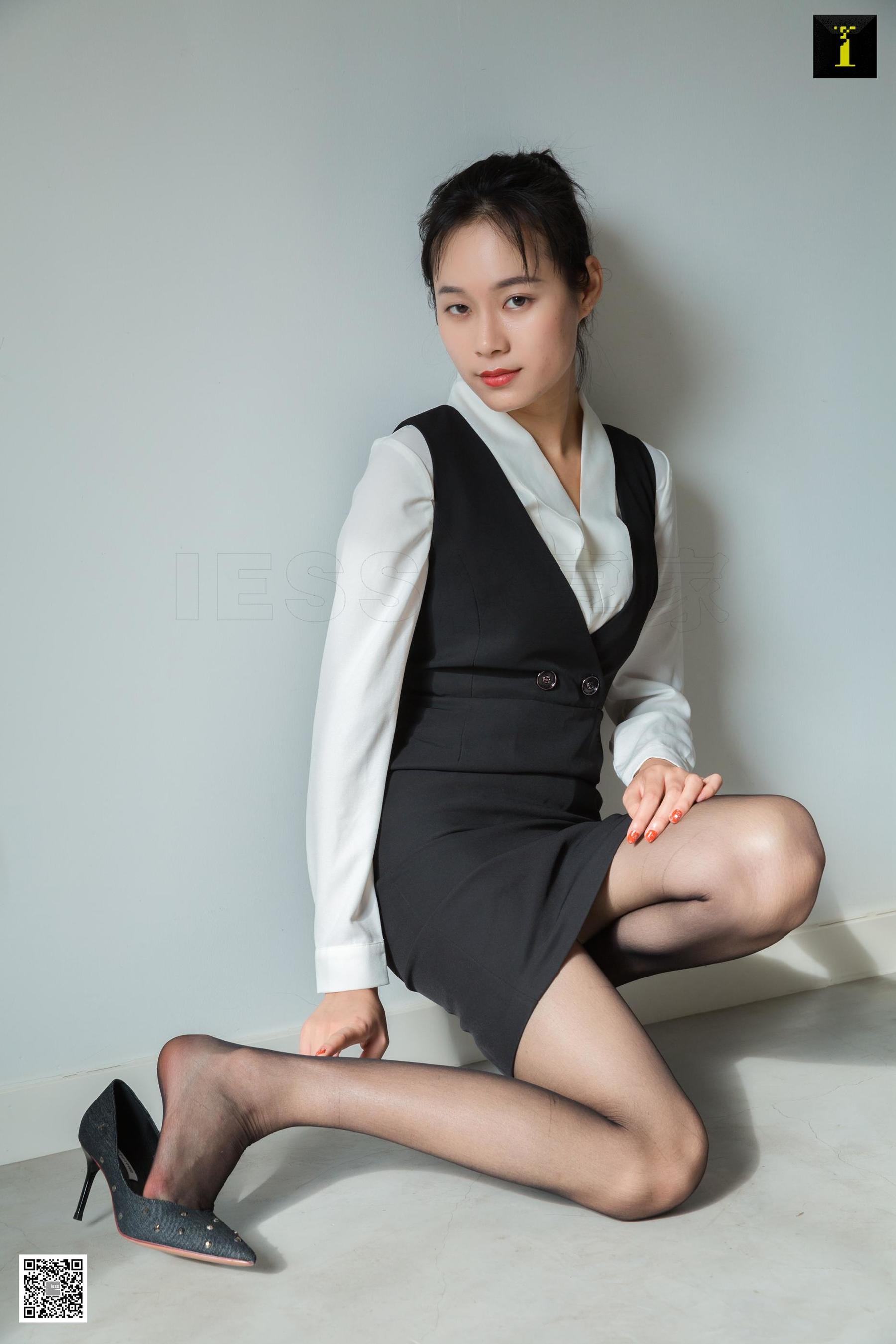 [异思趣向IESS] 模特 小小 《开工碰上女上司》