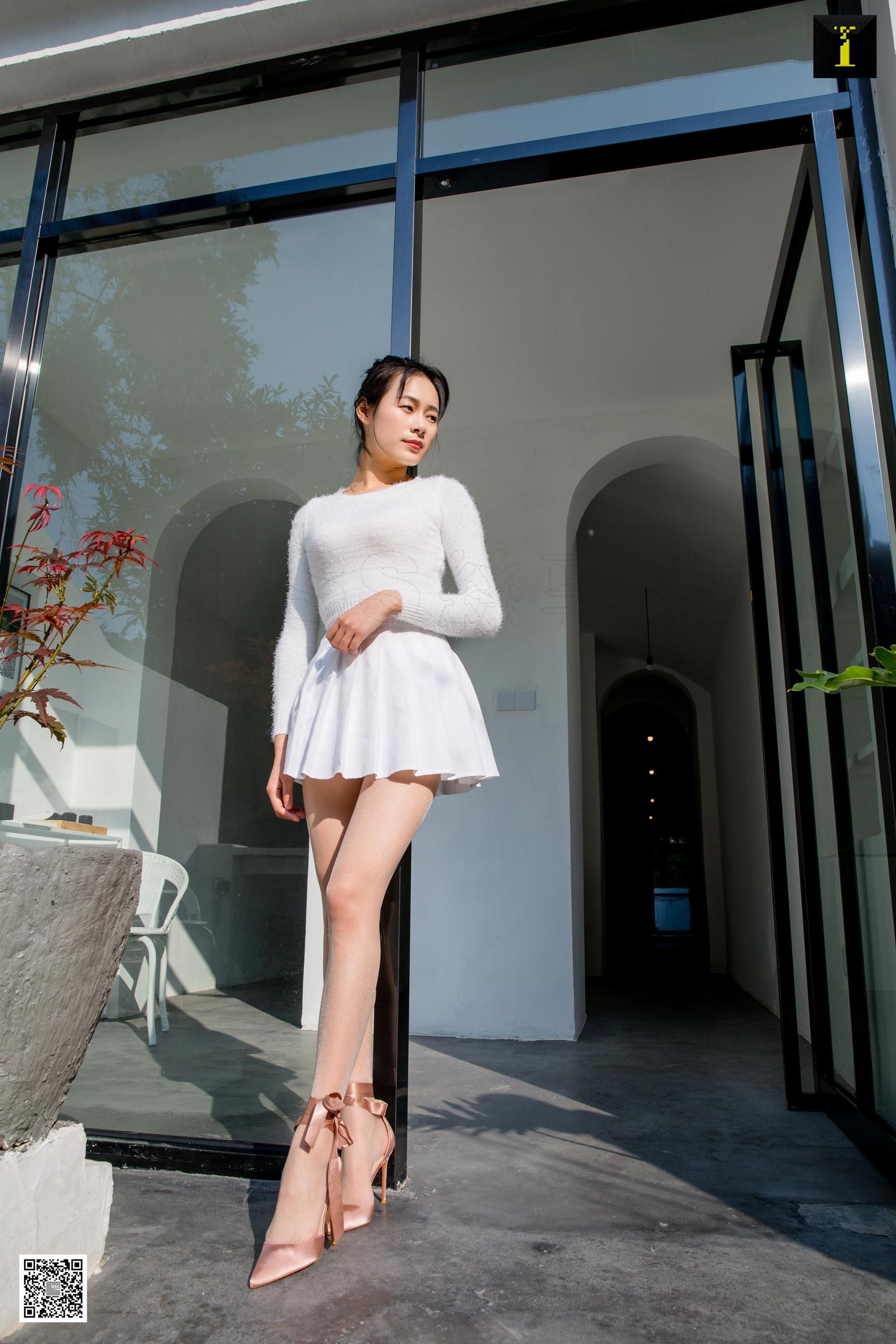 [异思趣向IESS] 模特 小小 《晒晒太阳杀杀菌》
