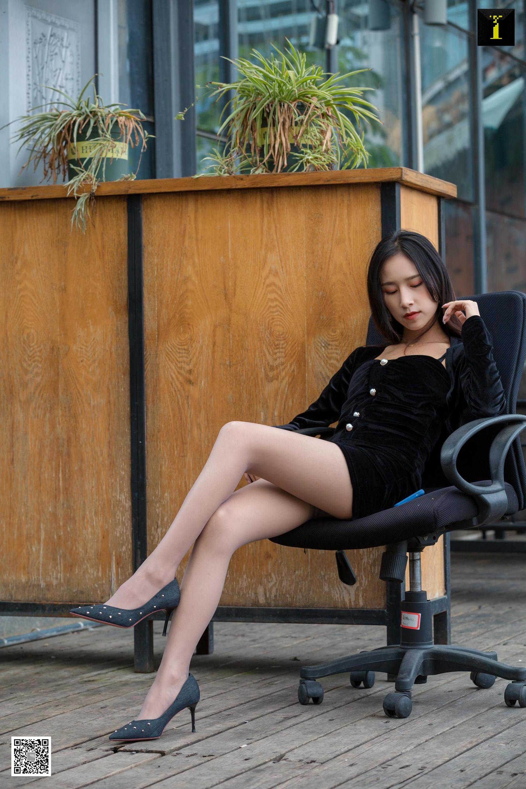 [异思趣向IESS] 模特 美子 《复古绒面套装》