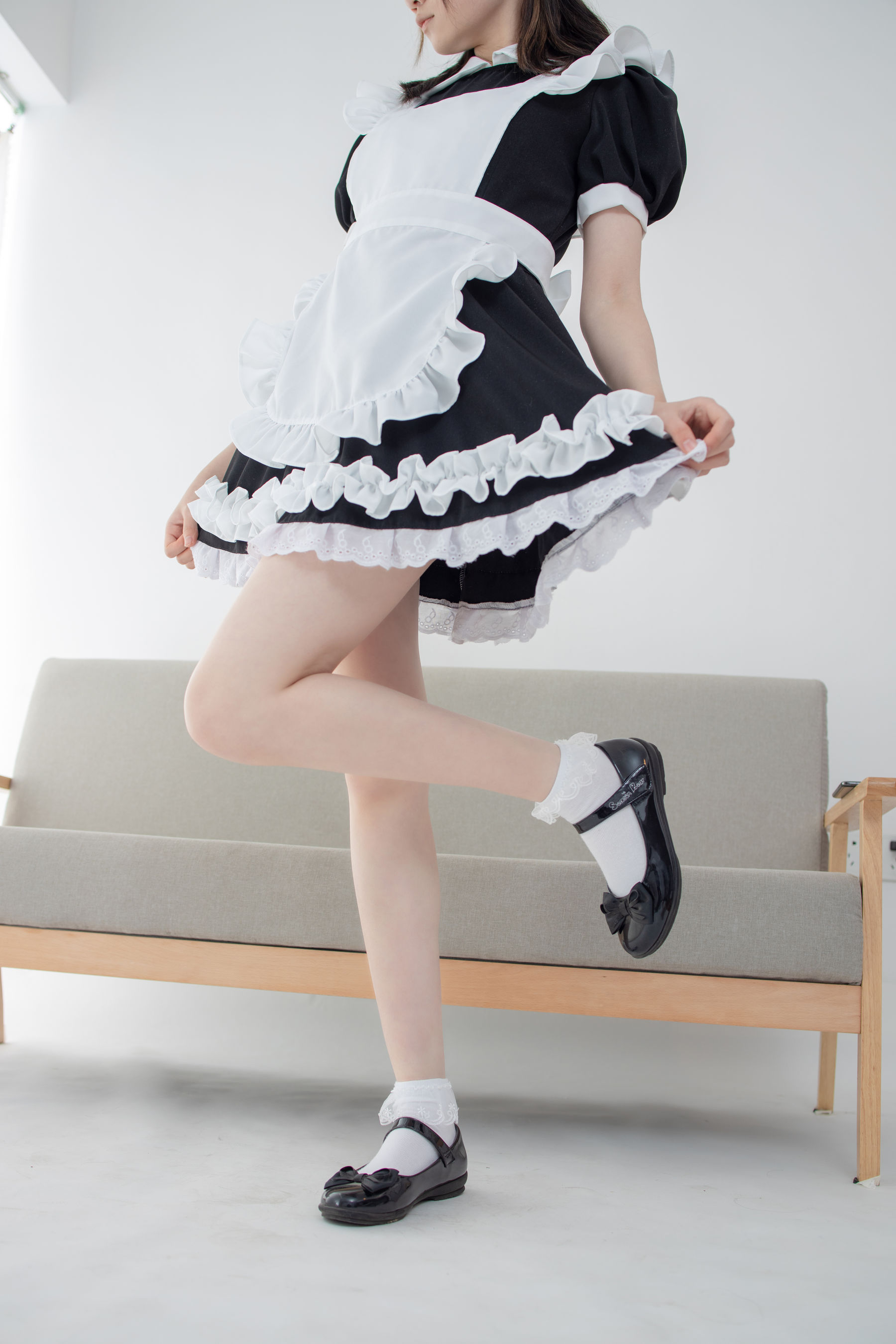 [森萝财团] JKFUN-053 Aika 蕾丝花边短袜女仆