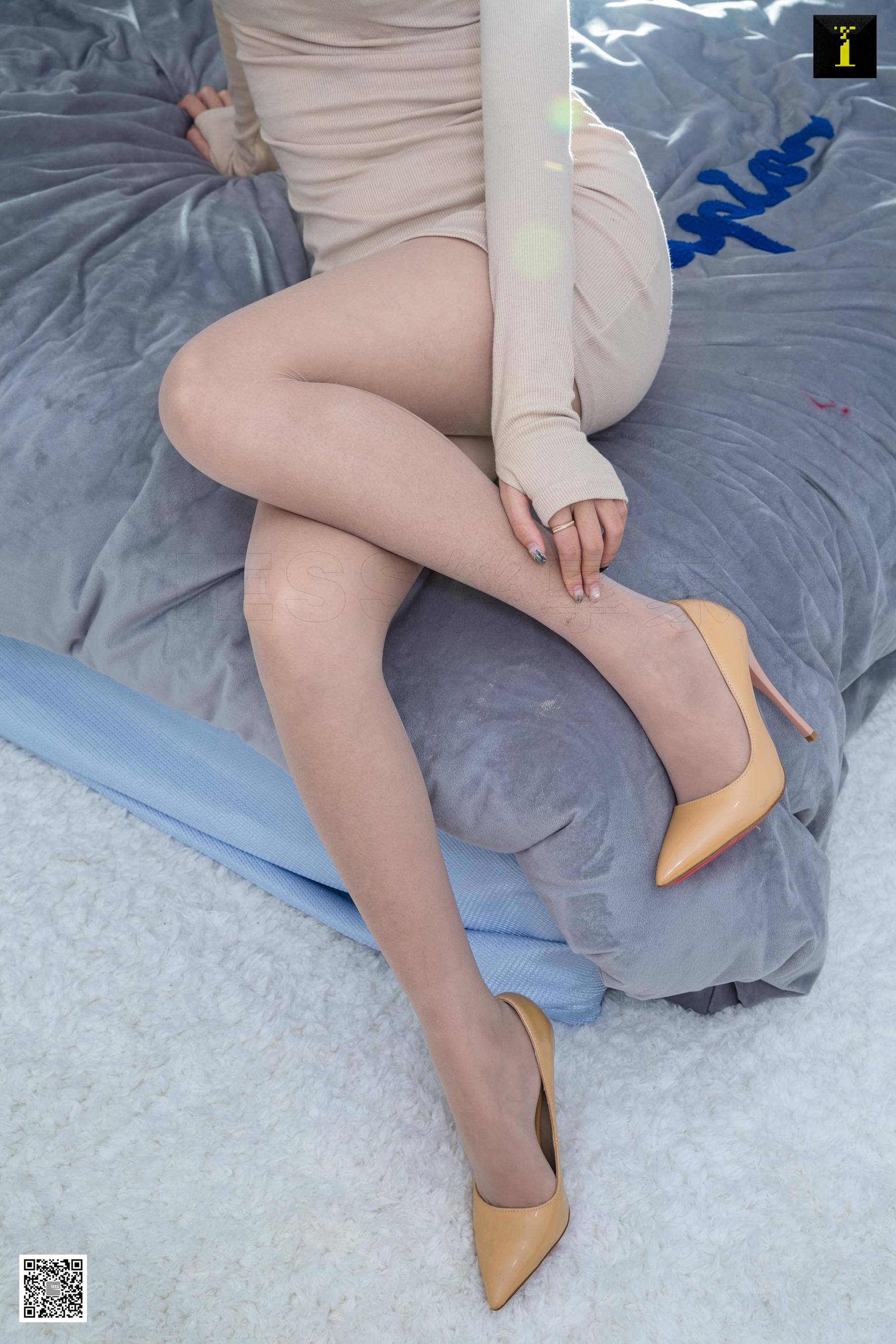 [异思趣向IESS] 模特婉萍 《初恋裸色系》