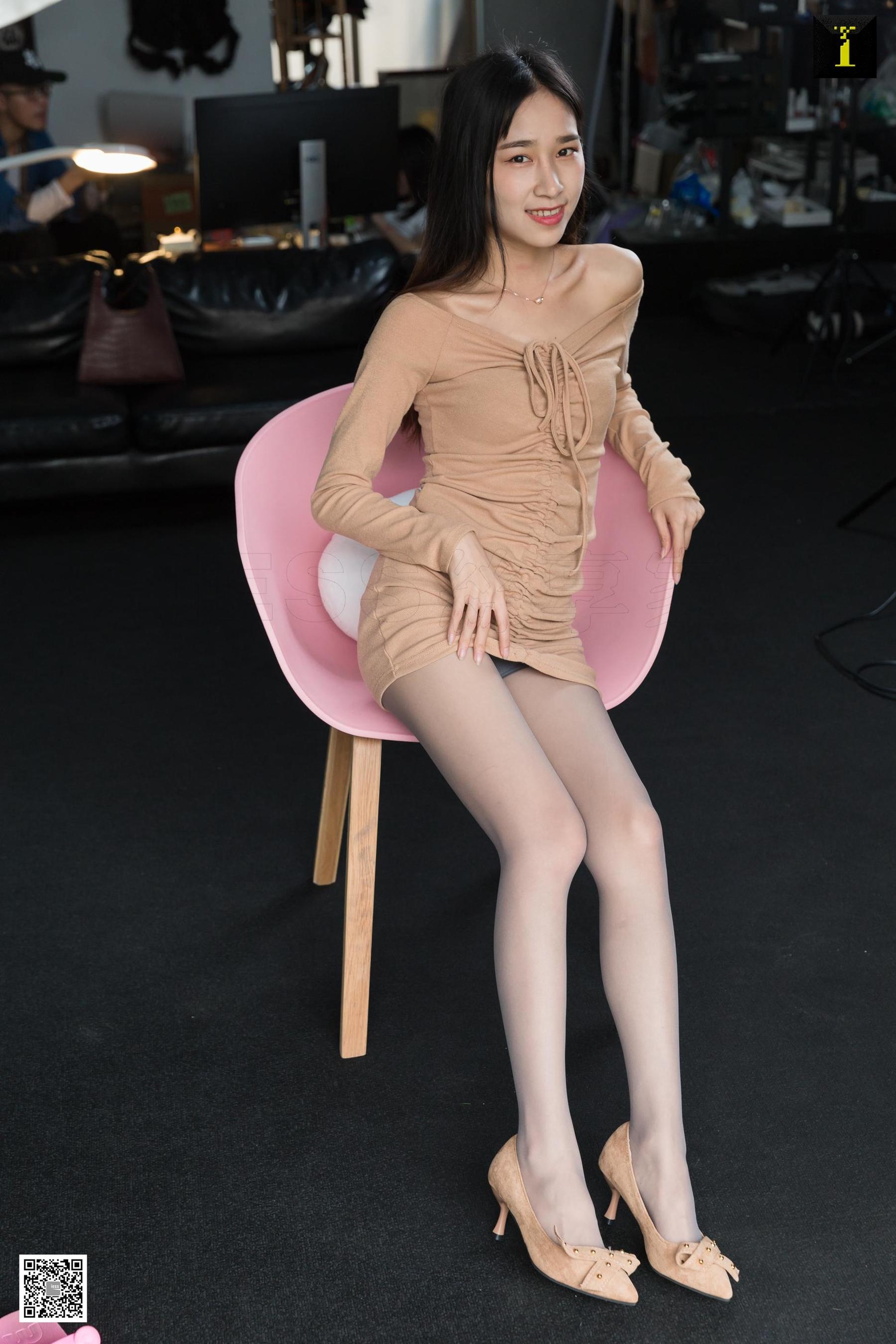 [异思趣向IESS] 模特美子 《高级驼色系》