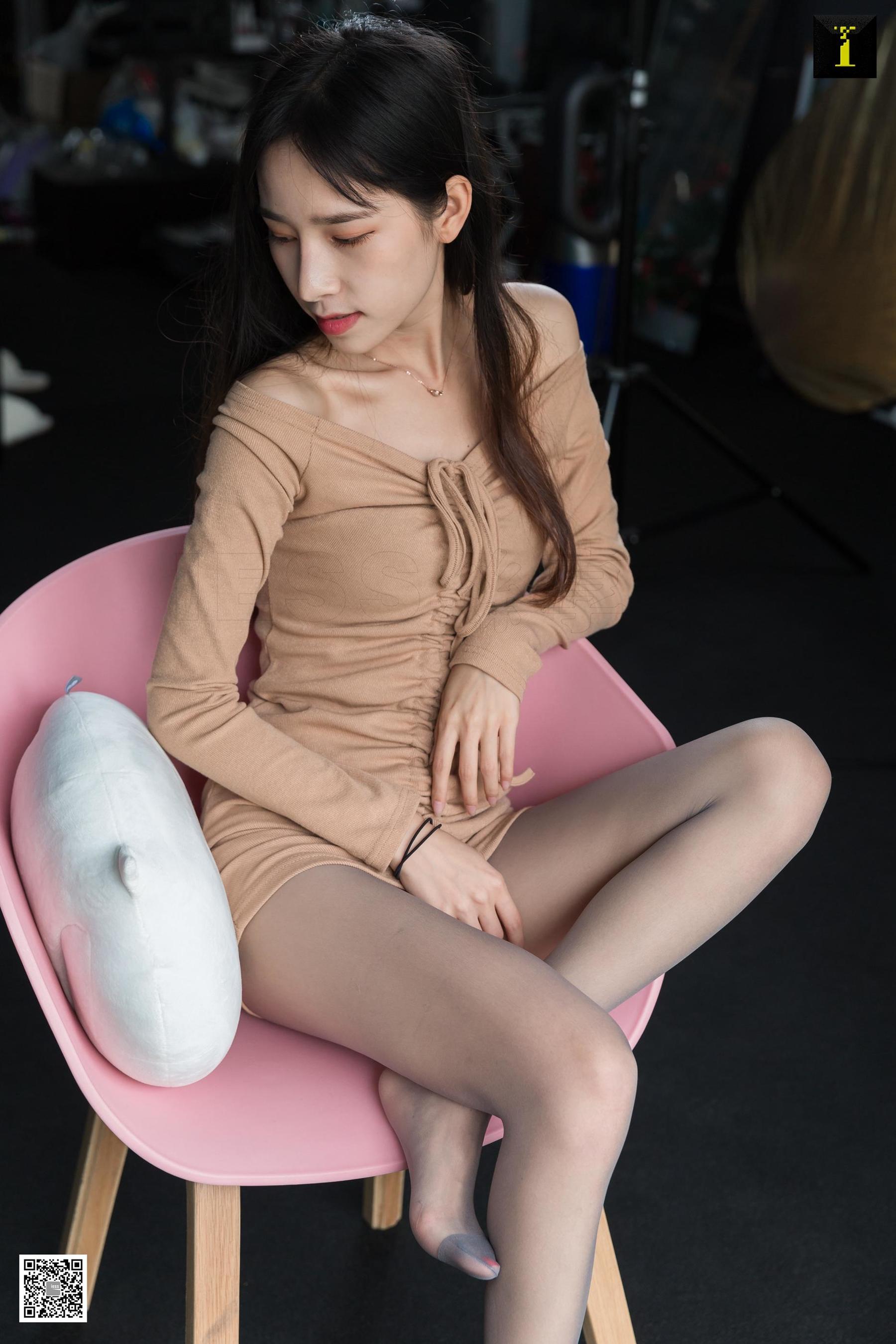 [异思趣向IESS] 模特美子 《高级驼色系》