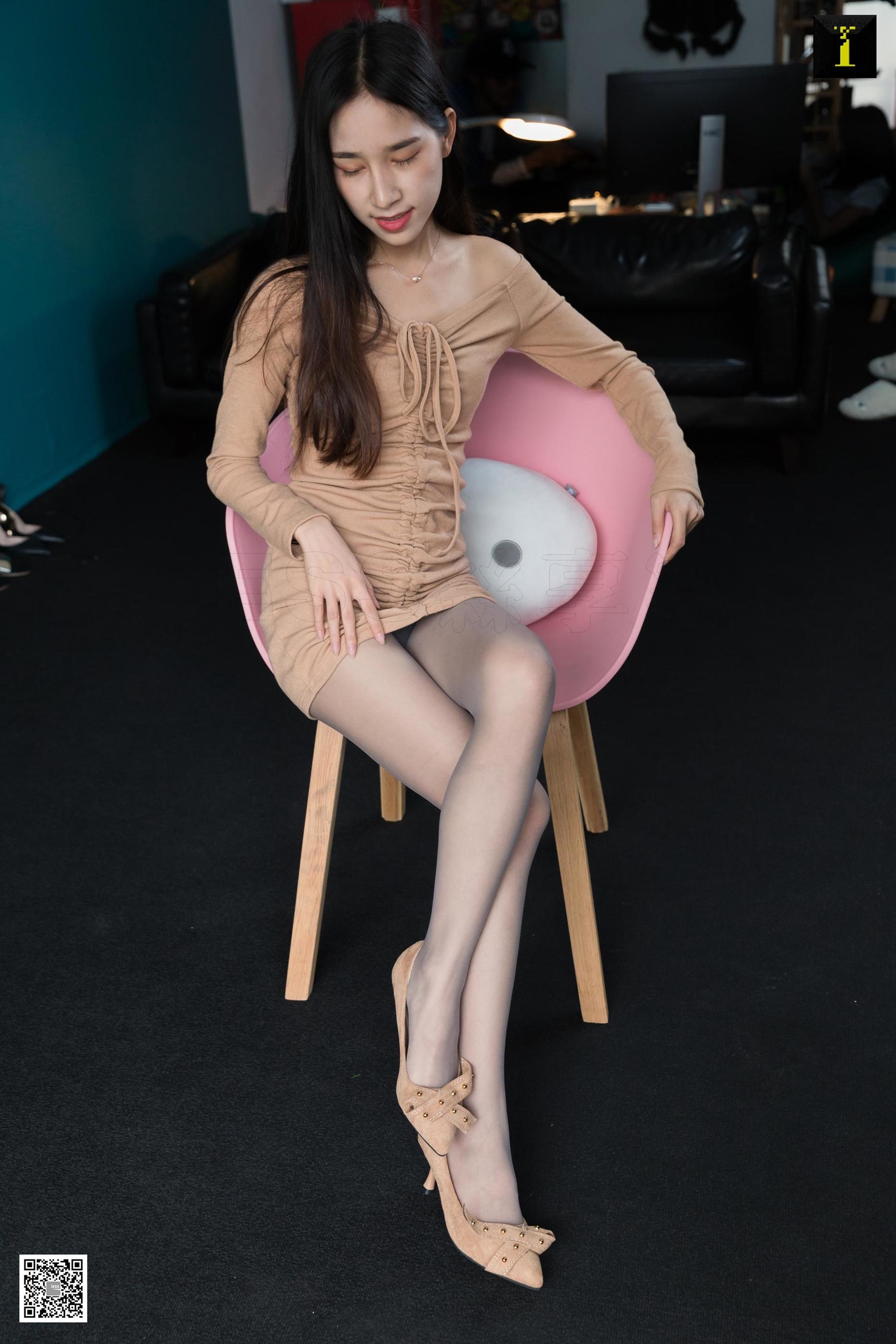 [异思趣向IESS] 模特美子 《高级驼色系》