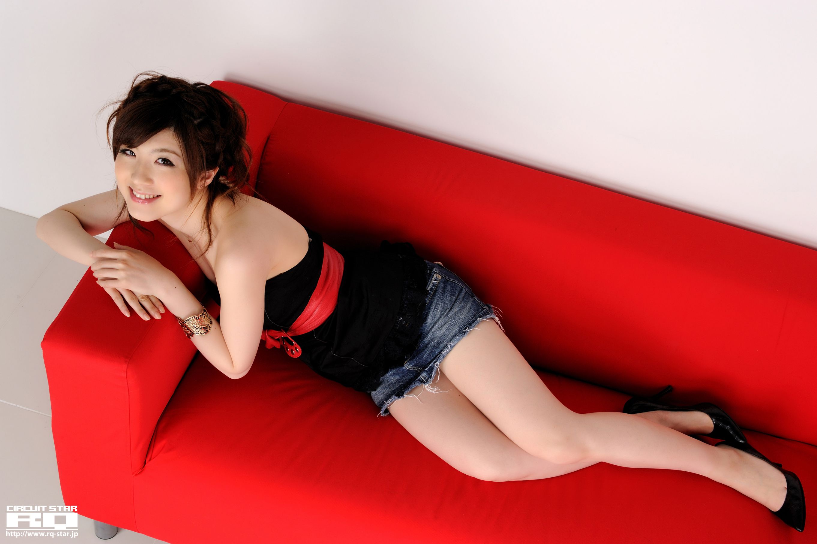 [RQ-STAR] NO.00361 荒木よし穂 Private Dress 牛仔超短裙 写真集