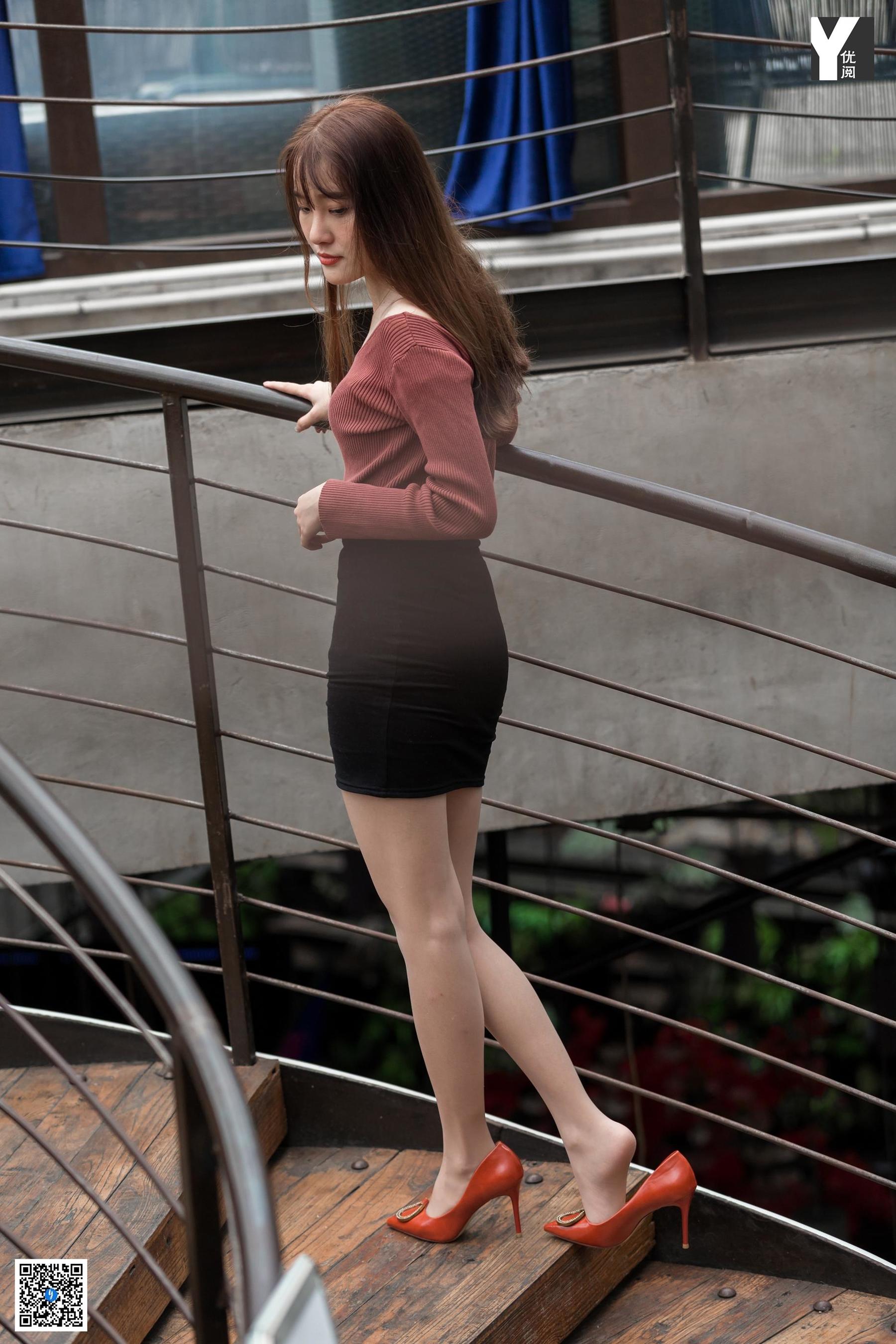 [异思趣向IESS] 模特 婉萍 《探密旋转楼梯》