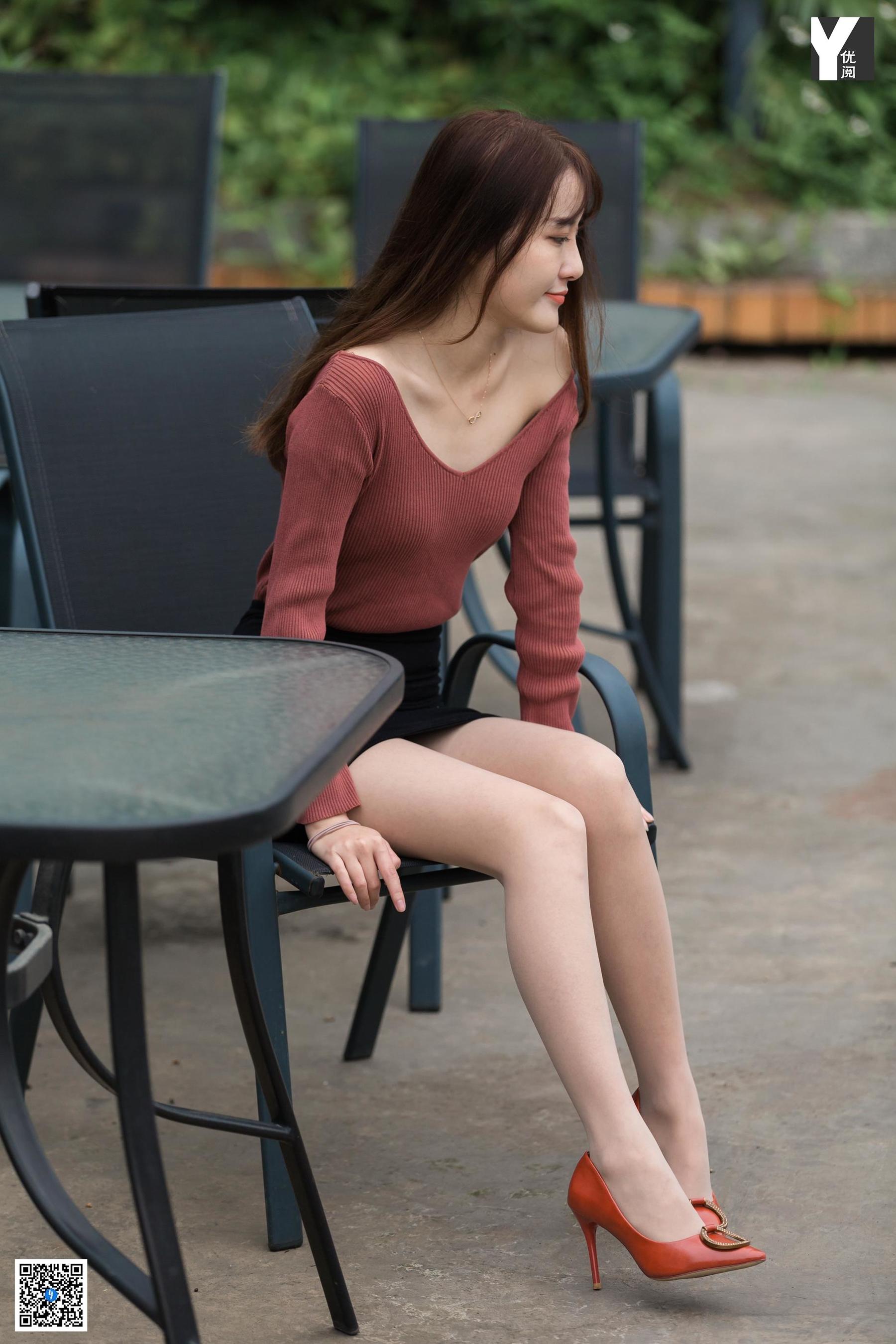 [异思趣向IESS] 模特 婉萍 《探密旋转楼梯》