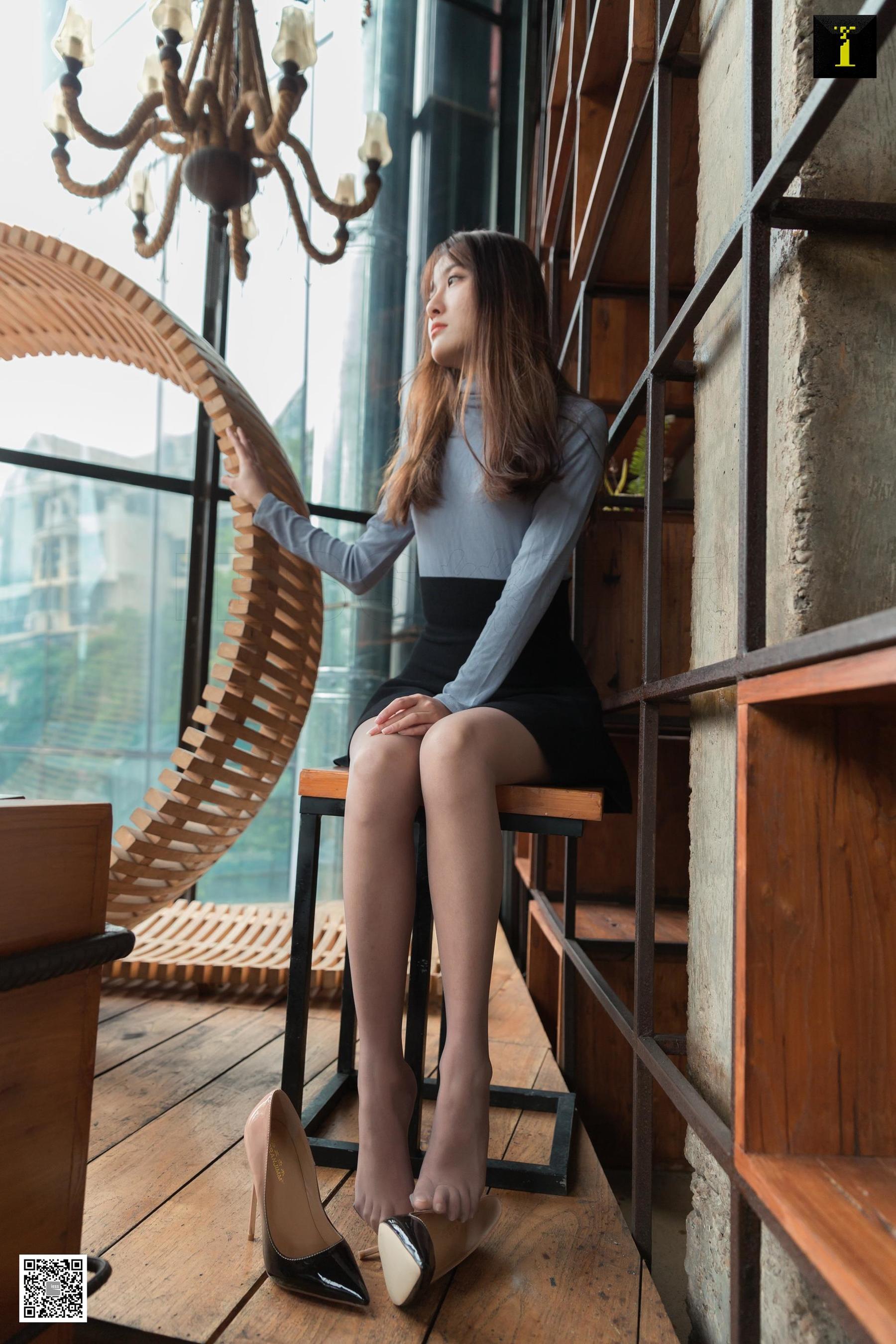 [异思趣向IESS] 模特 婉萍 《撞色渐变高跟》