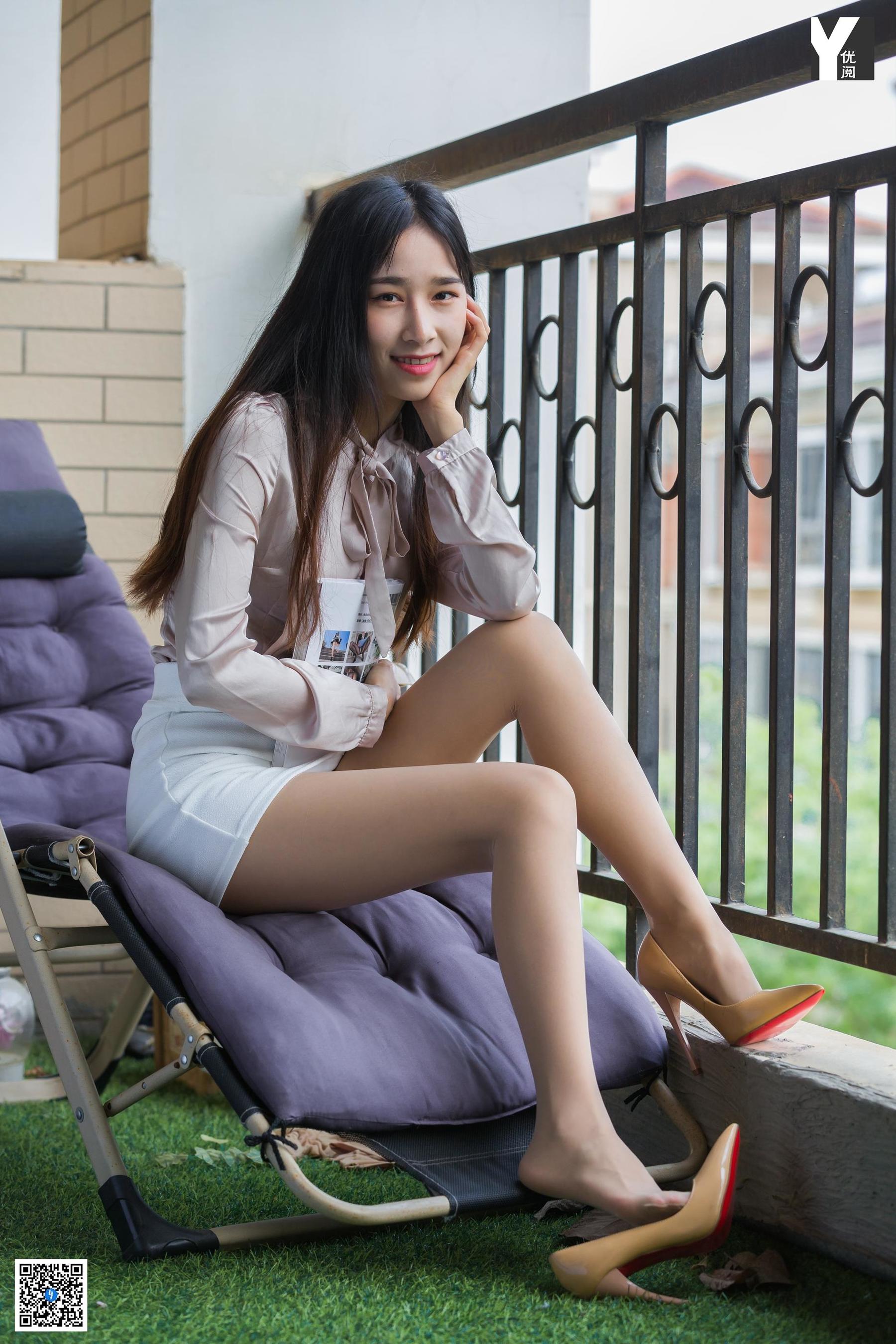 [异思趣向IESS] 模特 美子 《爱看书的女同事》