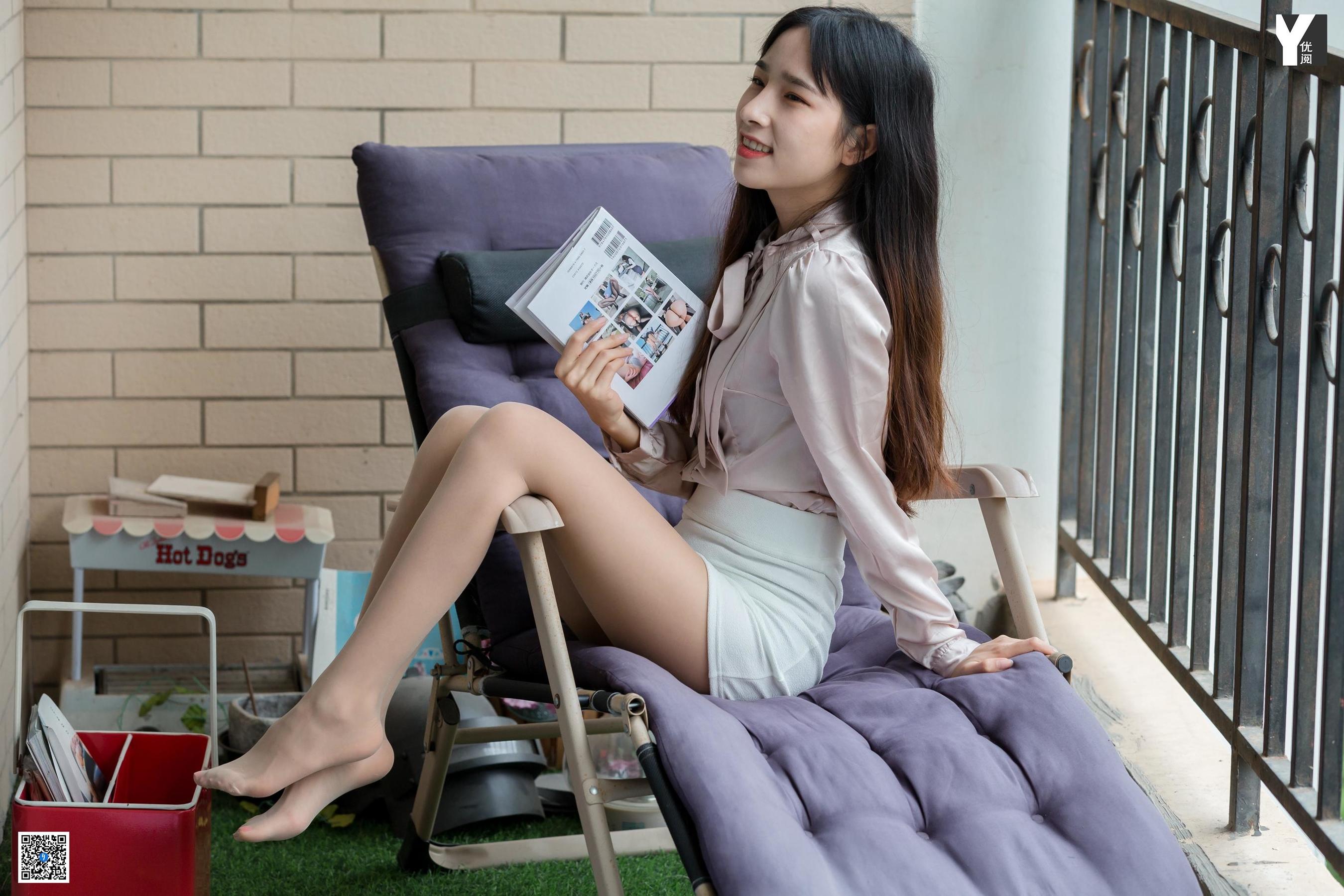 [异思趣向IESS] 模特 美子 《爱看书的女同事》
