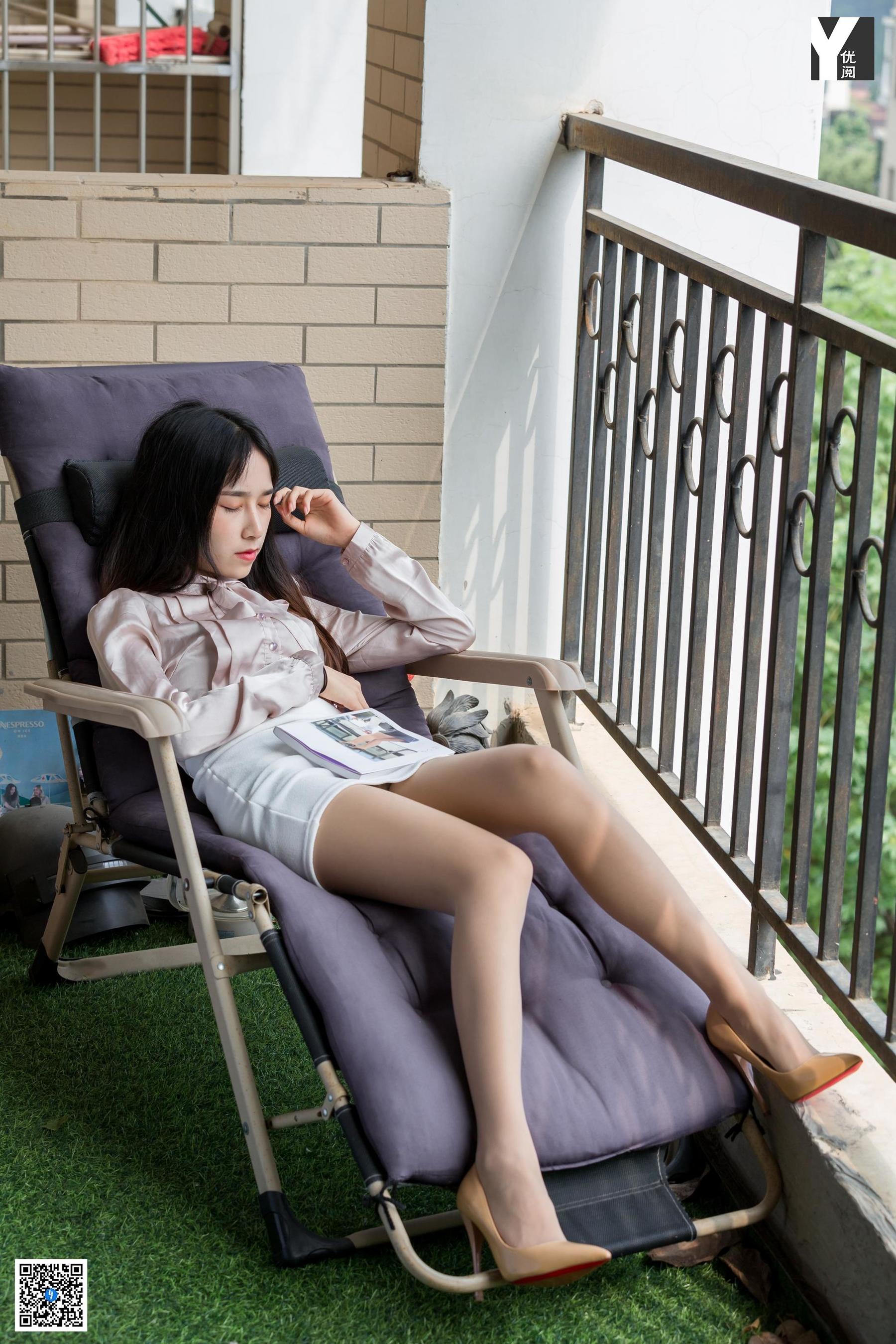 [异思趣向IESS] 模特 美子 《爱看书的女同事》