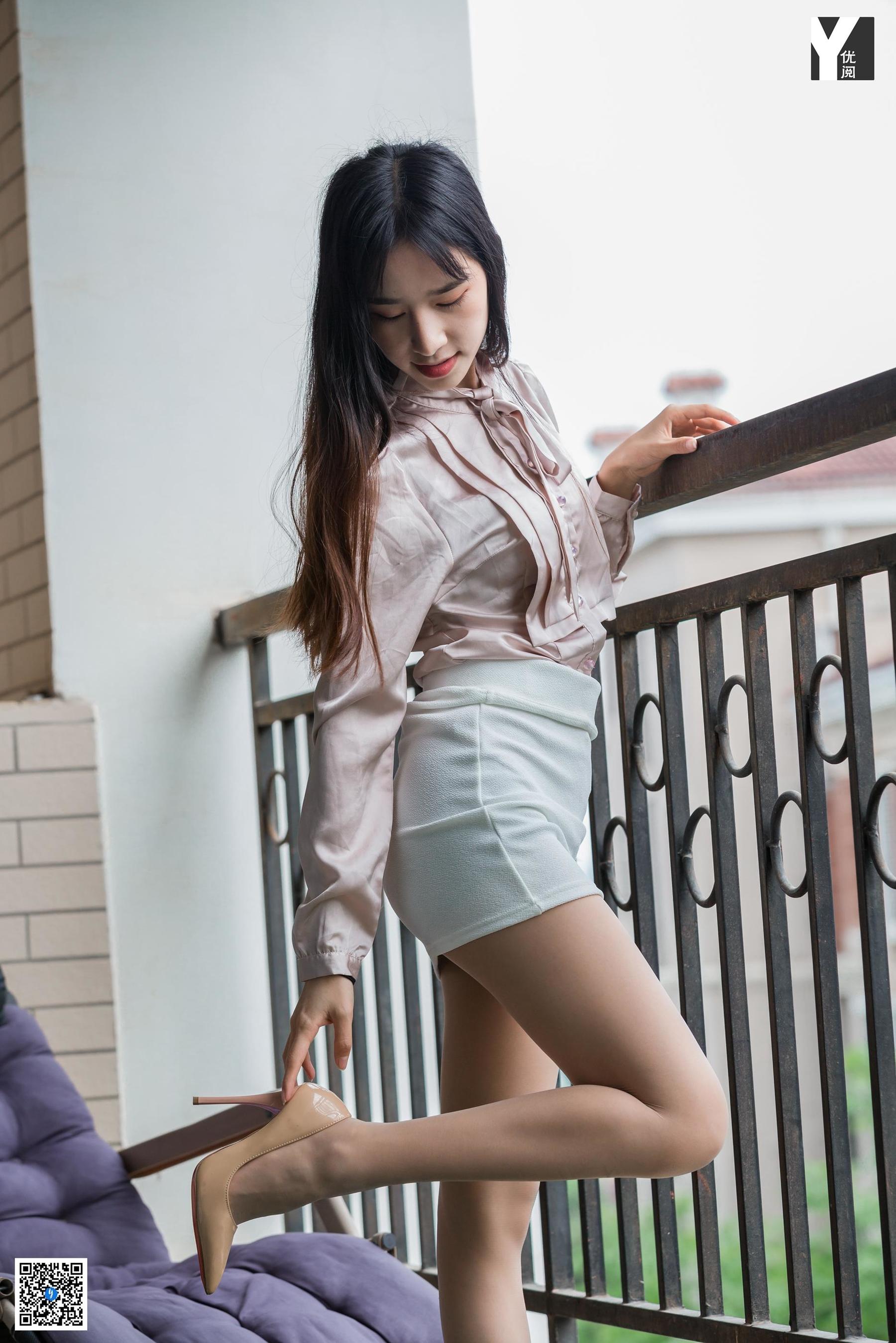[异思趣向IESS] 模特 美子 《爱看书的女同事》